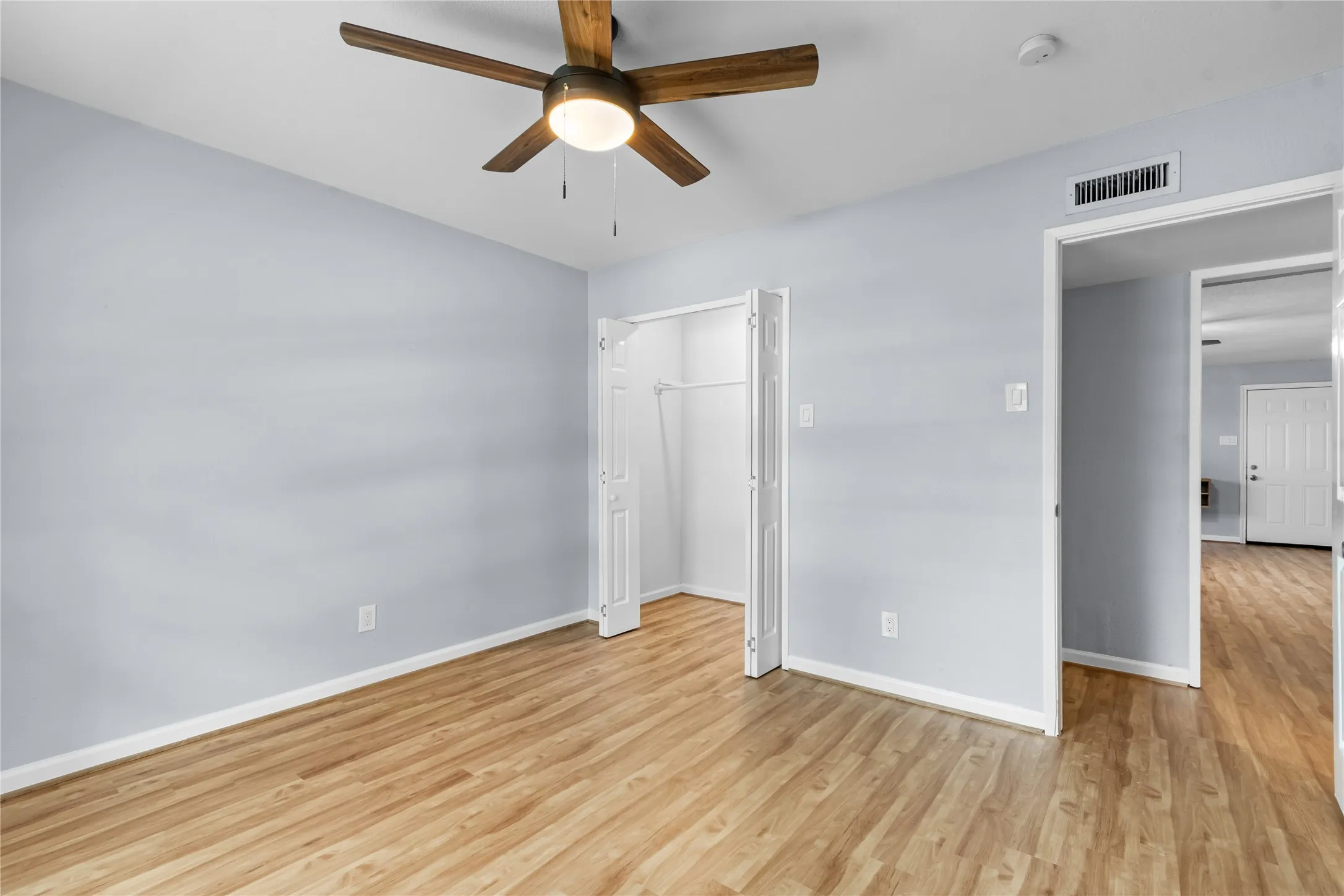 Single Family Residence For Sale in Denton County , 1137 Kingston Drive, Lewisville, Texas 75067, 3 Bedroom, 2 Bathroom, 2 Garage spaces, 1,872 Sqft, built in 1970, mls#21305791, Real Estate Agent in Lewisville, Homes For Sale in Denton county, Homes For Sale in Lewisville, Realtor in Lewisville Texas, Real Estate Brokerage Independent Realty Texas, Luminita Cordes Realtor