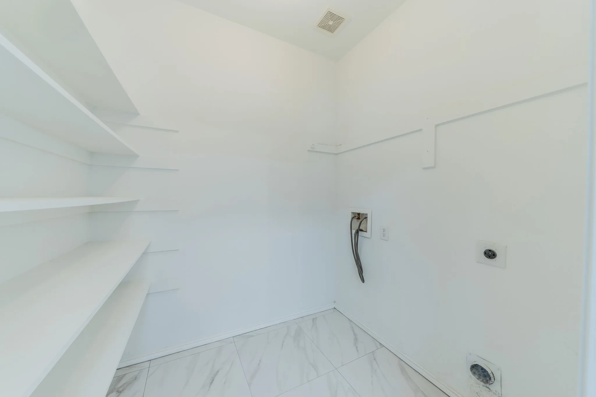 Single Family Residence For Sale in Tarrant County , 9885 Willowick Avenue, Fort Worth, Texas 76108, 4 Bedroom, 3 Bathroom, 2 Garage spaces, 2,312 Sqft, built in 2007, Price $315,000, mls#21306006, Real Estate Agent in Fort Worth, Homes For Sale in Tarrant county, Homes For Sale in Fort Worth, Realtor in Fort Worth Texas, Real Estate Brokerage Independent Realty Texas, Luminita Cordes Realtor