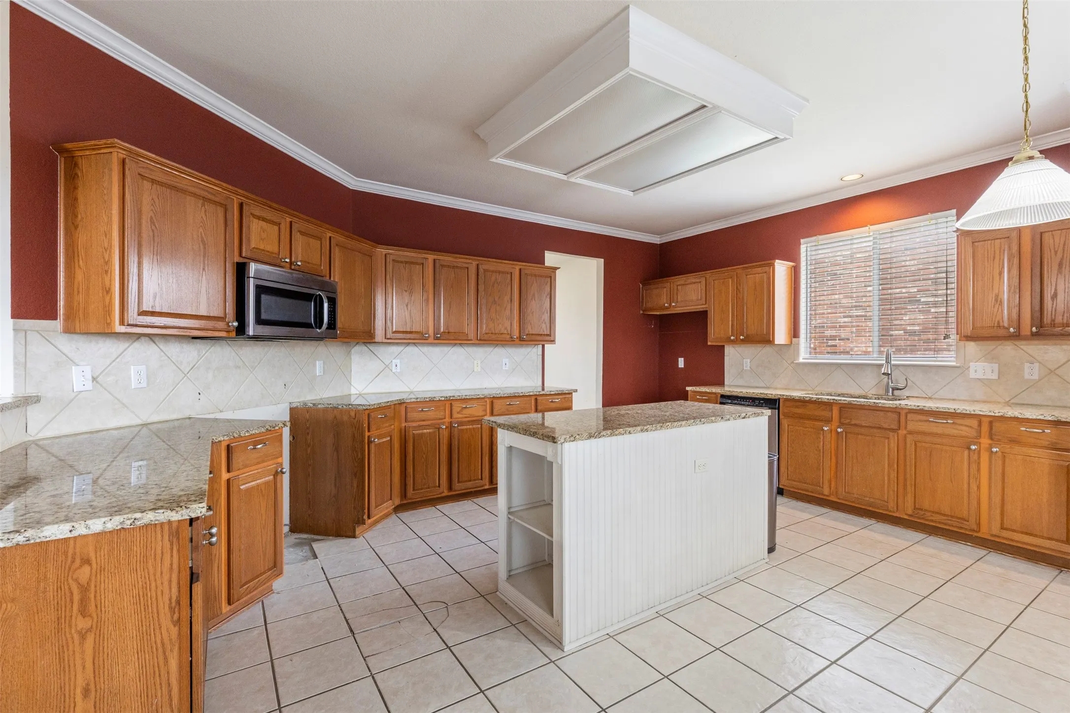 Single Family Residence For Sale in Tarrant County , 903 Summerbrook Drive, Euless, Texas 76040, 4 Bedroom, 3 Bathroom, 2 Garage spaces, 2,281 Sqft, built in 2000, Price $385,000, mls#21305727, Real Estate Agent in Euless, Homes For Sale in Tarrant county, Homes For Sale in Euless, Realtor in Euless Texas, Real Estate Brokerage Independent Realty Texas, Luminita Cordes Realtor
