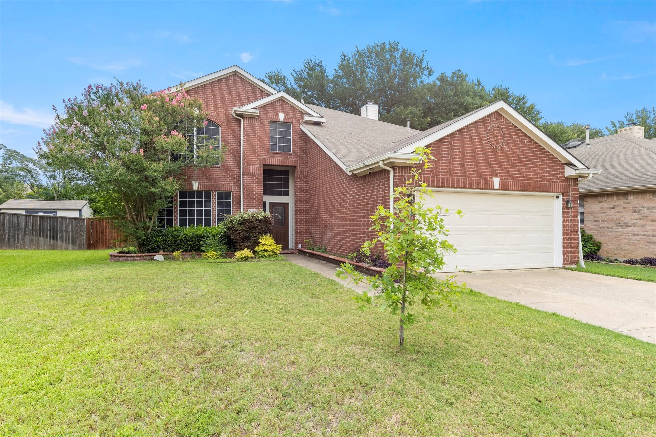 Single Family Residence For Sale in Tarrant County , 903 Summerbrook Drive, Euless, Texas 76040, 4 Bedroom, 3 Bathroom, 2 Garage spaces, 2,281 Sqft, built in 2000, Price $385,000, mls#21305727, Real Estate Agent in Euless, Homes For Sale in Tarrant county, Homes For Sale in Euless, Realtor in Euless Texas, Real Estate Brokerage Independent Realty Texas, Luminita Cordes Realtor