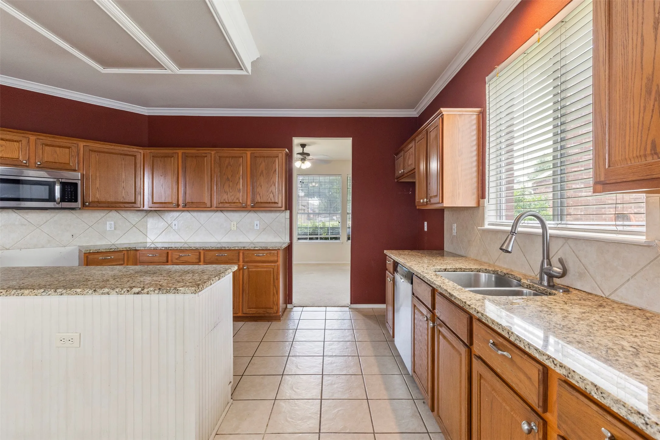 Single Family Residence For Sale in Tarrant County , 903 Summerbrook Drive, Euless, Texas 76040, 4 Bedroom, 3 Bathroom, 2 Garage spaces, 2,281 Sqft, built in 2000, Price $385,000, mls#21305727, Real Estate Agent in Euless, Homes For Sale in Tarrant county, Homes For Sale in Euless, Realtor in Euless Texas, Real Estate Brokerage Independent Realty Texas, Luminita Cordes Realtor