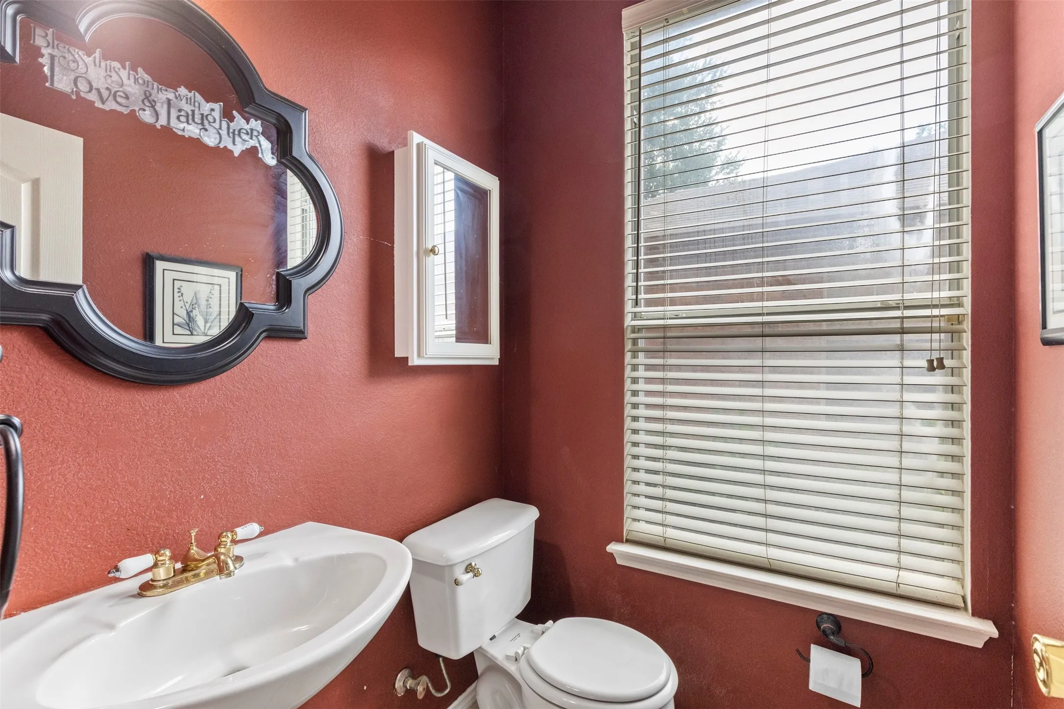 Single Family Residence For Sale in Tarrant County , 903 Summerbrook Drive, Euless, Texas 76040, 4 Bedroom, 3 Bathroom, 2 Garage spaces, 2,281 Sqft, built in 2000, Price $385,000, mls#21305727, Real Estate Agent in Euless, Homes For Sale in Tarrant county, Homes For Sale in Euless, Realtor in Euless Texas, Real Estate Brokerage Independent Realty Texas, Luminita Cordes Realtor