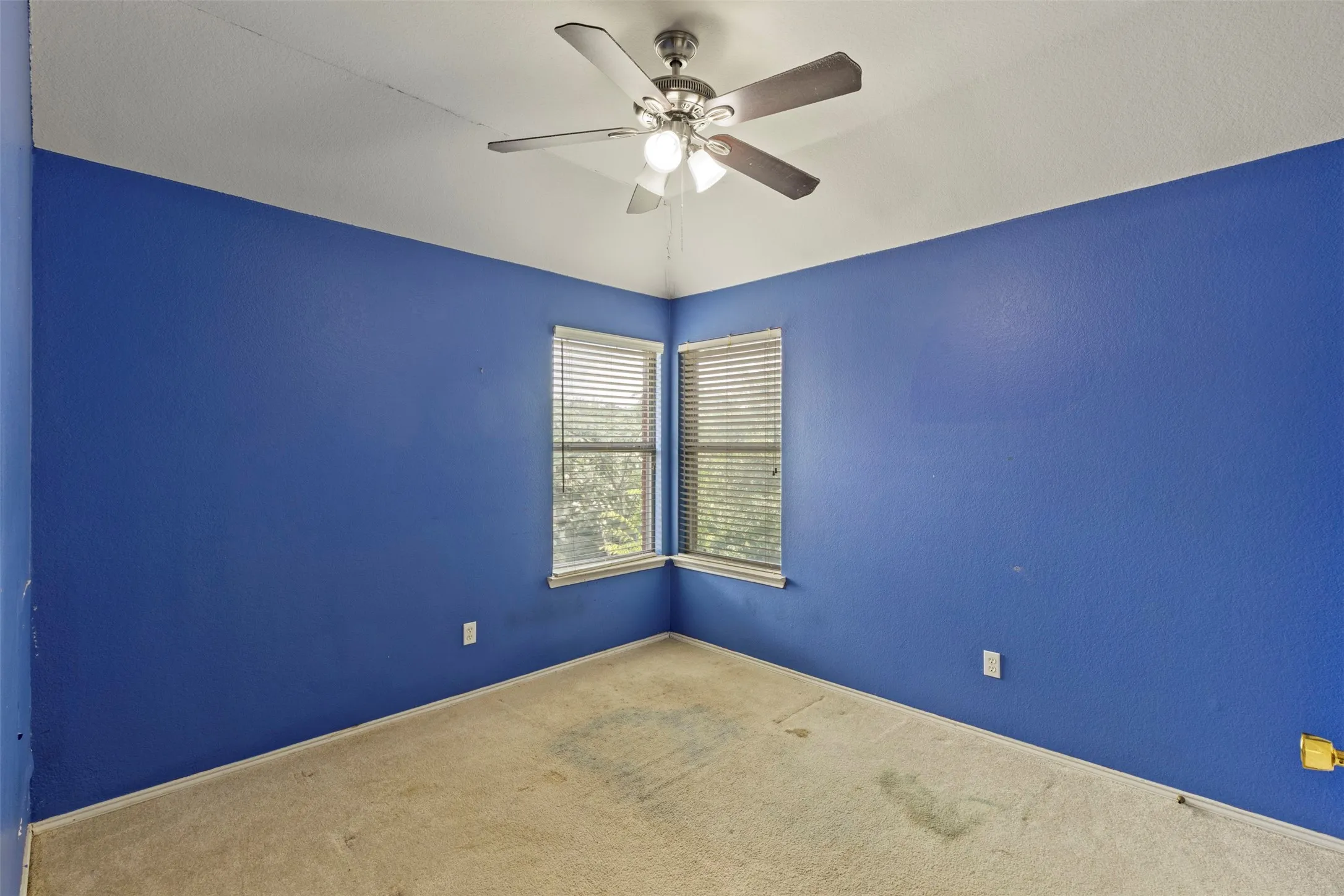 Single Family Residence For Sale in Tarrant County , 903 Summerbrook Drive, Euless, Texas 76040, 4 Bedroom, 3 Bathroom, 2 Garage spaces, 2,281 Sqft, built in 2000, Price $385,000, mls#21305727, Real Estate Agent in Euless, Homes For Sale in Tarrant county, Homes For Sale in Euless, Realtor in Euless Texas, Real Estate Brokerage Independent Realty Texas, Luminita Cordes Realtor