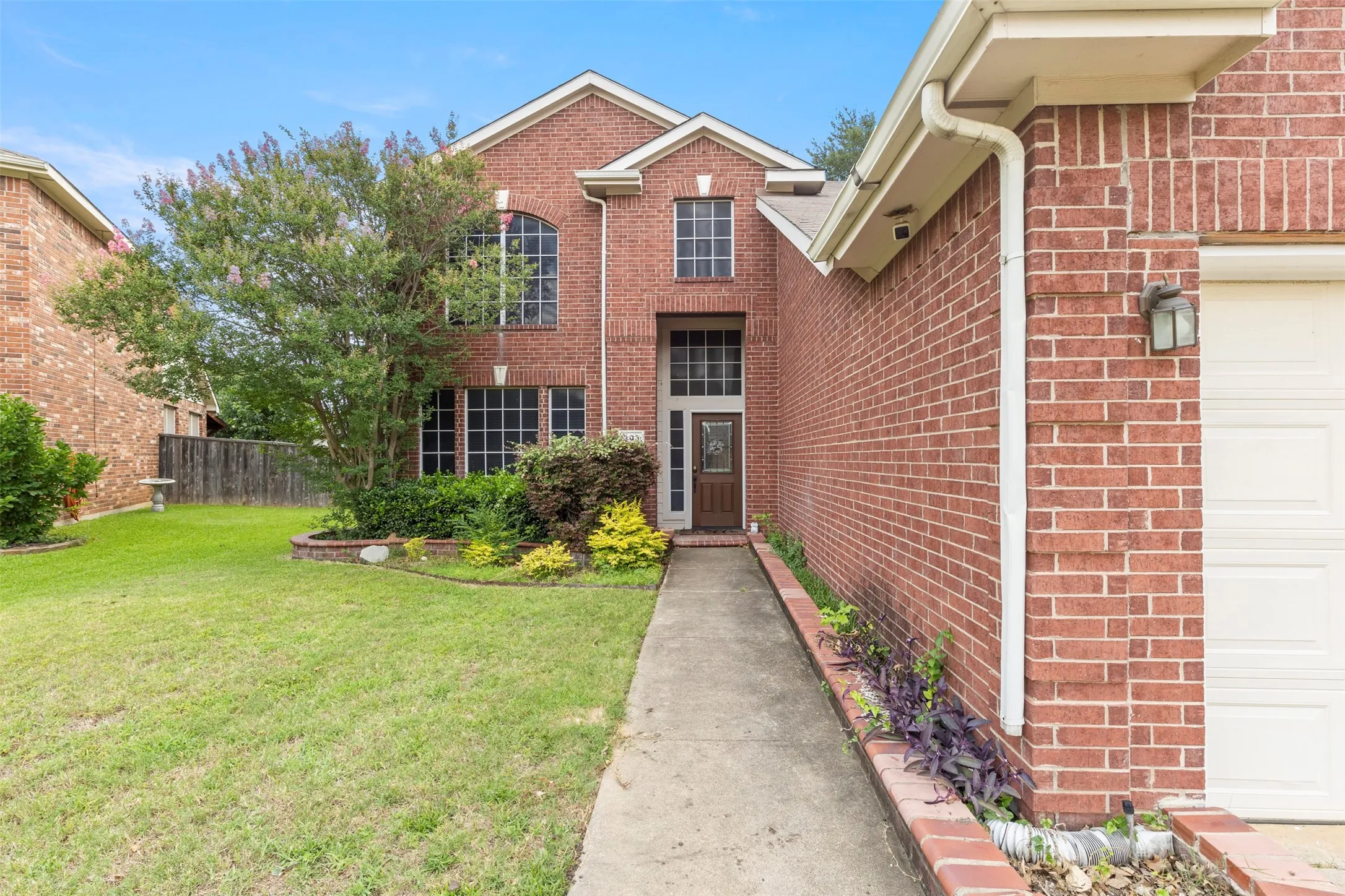 Single Family Residence For Sale in Tarrant County , 903 Summerbrook Drive, Euless, Texas 76040, 4 Bedroom, 3 Bathroom, 2 Garage spaces, 2,281 Sqft, built in 2000, Price $385,000, mls#21305727, Real Estate Agent in Euless, Homes For Sale in Tarrant county, Homes For Sale in Euless, Realtor in Euless Texas, Real Estate Brokerage Independent Realty Texas, Luminita Cordes Realtor