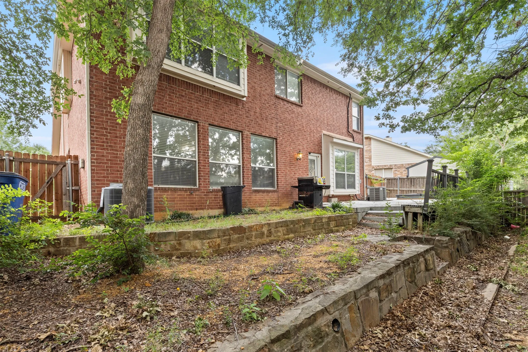 Single Family Residence For Sale in Tarrant County , 903 Summerbrook Drive, Euless, Texas 76040, 4 Bedroom, 3 Bathroom, 2 Garage spaces, 2,281 Sqft, built in 2000, Price $385,000, mls#21305727, Real Estate Agent in Euless, Homes For Sale in Tarrant county, Homes For Sale in Euless, Realtor in Euless Texas, Real Estate Brokerage Independent Realty Texas, Luminita Cordes Realtor