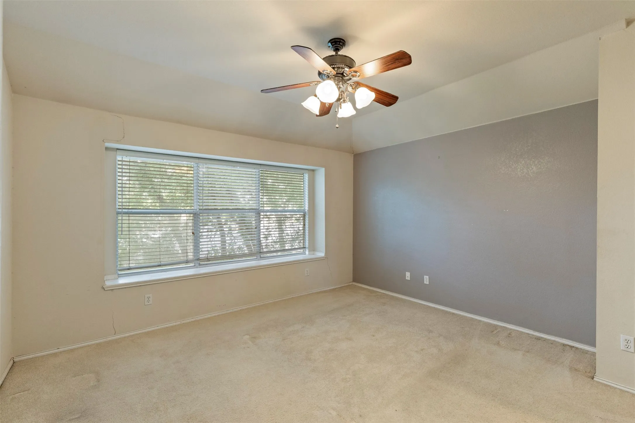 Single Family Residence For Sale in Tarrant County , 903 Summerbrook Drive, Euless, Texas 76040, 4 Bedroom, 3 Bathroom, 2 Garage spaces, 2,281 Sqft, built in 2000, Price $385,000, mls#21305727, Real Estate Agent in Euless, Homes For Sale in Tarrant county, Homes For Sale in Euless, Realtor in Euless Texas, Real Estate Brokerage Independent Realty Texas, Luminita Cordes Realtor