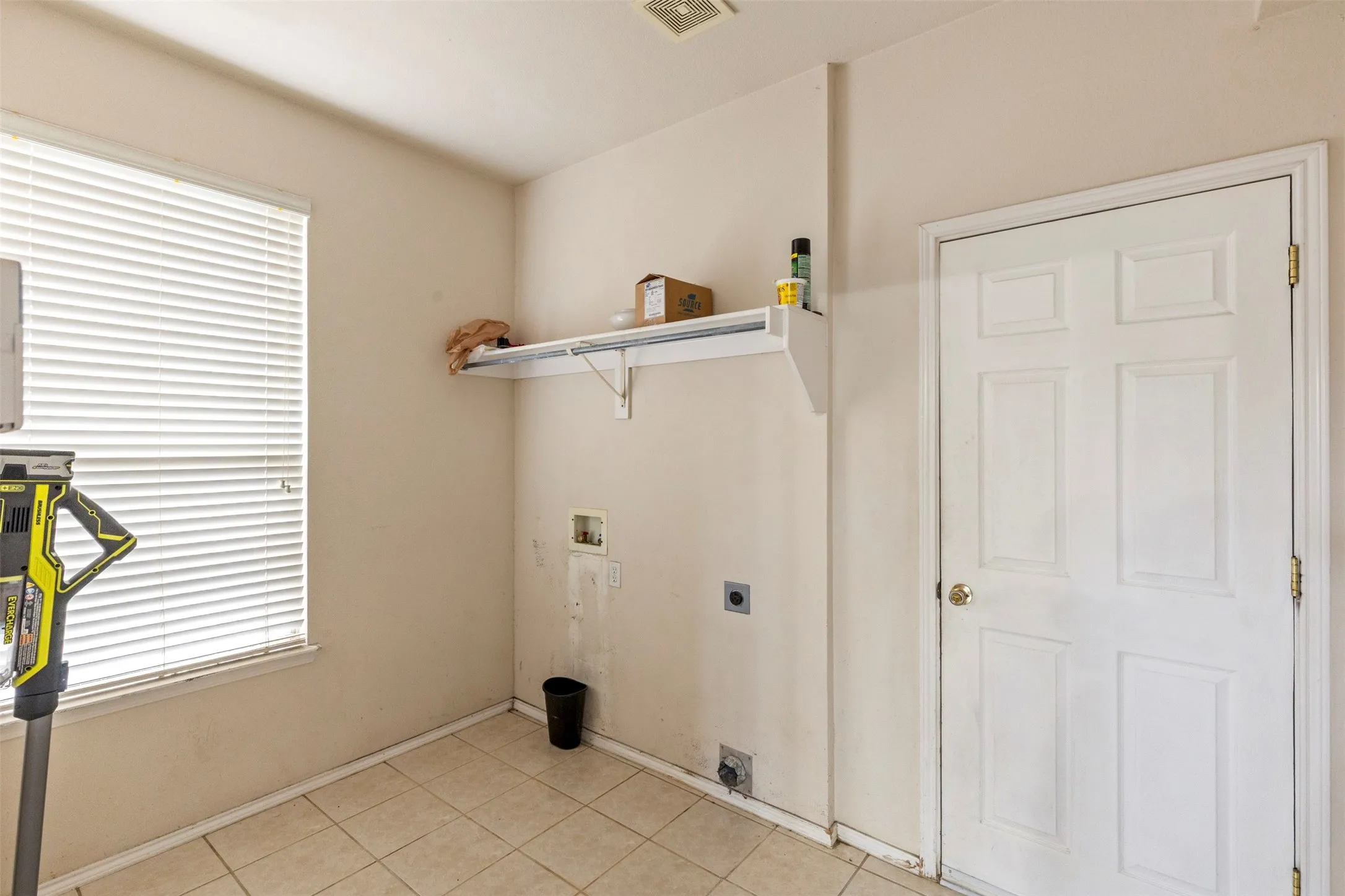 Single Family Residence For Sale in Tarrant County , 903 Summerbrook Drive, Euless, Texas 76040, 4 Bedroom, 3 Bathroom, 2 Garage spaces, 2,281 Sqft, built in 2000, Price $385,000, mls#21305727, Real Estate Agent in Euless, Homes For Sale in Tarrant county, Homes For Sale in Euless, Realtor in Euless Texas, Real Estate Brokerage Independent Realty Texas, Luminita Cordes Realtor