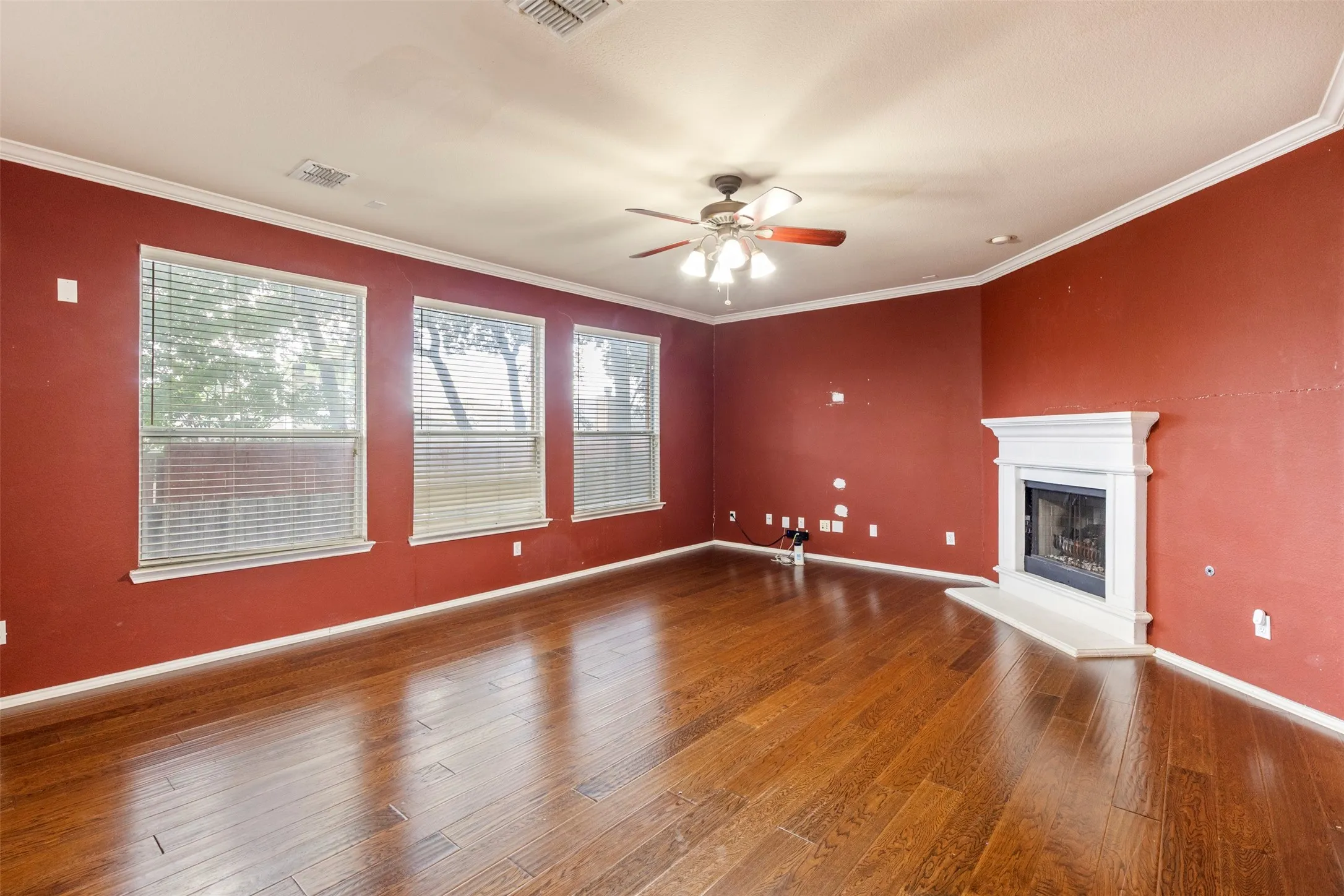 Single Family Residence For Sale in Tarrant County , 903 Summerbrook Drive, Euless, Texas 76040, 4 Bedroom, 3 Bathroom, 2 Garage spaces, 2,281 Sqft, built in 2000, Price $385,000, mls#21305727, Real Estate Agent in Euless, Homes For Sale in Tarrant county, Homes For Sale in Euless, Realtor in Euless Texas, Real Estate Brokerage Independent Realty Texas, Luminita Cordes Realtor