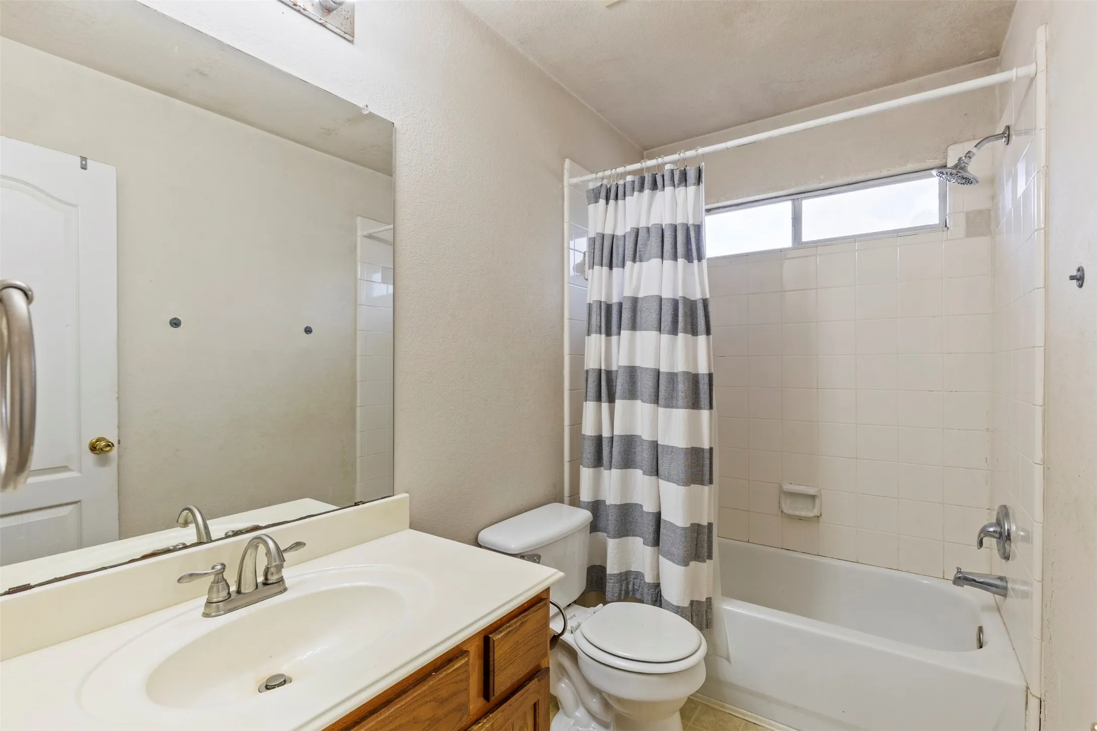 Single Family Residence For Sale in Tarrant County , 903 Summerbrook Drive, Euless, Texas 76040, 4 Bedroom, 3 Bathroom, 2 Garage spaces, 2,281 Sqft, built in 2000, Price $385,000, mls#21305727, Real Estate Agent in Euless, Homes For Sale in Tarrant county, Homes For Sale in Euless, Realtor in Euless Texas, Real Estate Brokerage Independent Realty Texas, Luminita Cordes Realtor