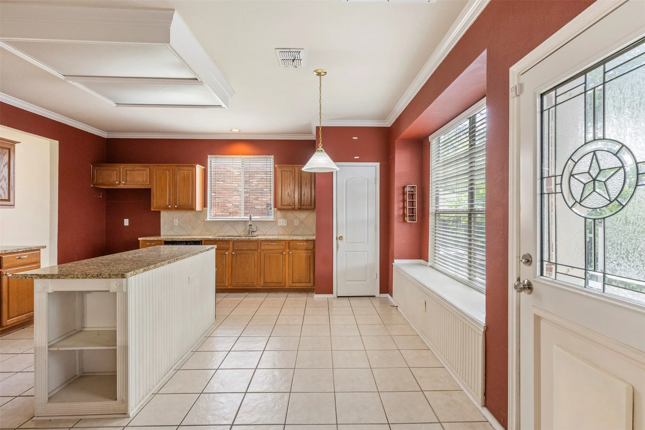 Single Family Residence For Sale in Tarrant County , 903 Summerbrook Drive, Euless, Texas 76040, 4 Bedroom, 3 Bathroom, 2 Garage spaces, 2,281 Sqft, built in 2000, Price $385,000, mls#21305727, Real Estate Agent in Euless, Homes For Sale in Tarrant county, Homes For Sale in Euless, Realtor in Euless Texas, Real Estate Brokerage Independent Realty Texas, Luminita Cordes Realtor
