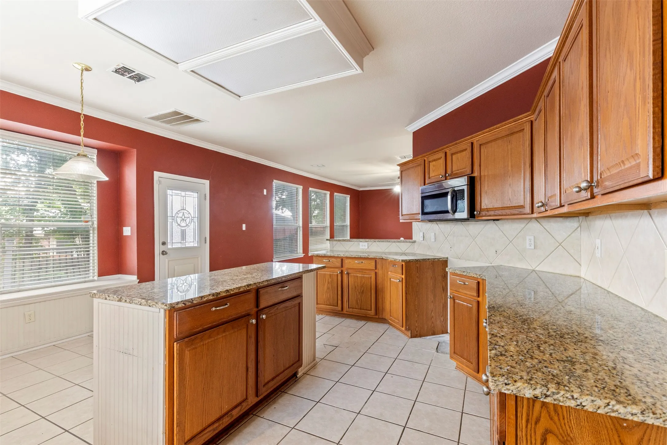 Single Family Residence For Sale in Tarrant County , 903 Summerbrook Drive, Euless, Texas 76040, 4 Bedroom, 3 Bathroom, 2 Garage spaces, 2,281 Sqft, built in 2000, Price $385,000, mls#21305727, Real Estate Agent in Euless, Homes For Sale in Tarrant county, Homes For Sale in Euless, Realtor in Euless Texas, Real Estate Brokerage Independent Realty Texas, Luminita Cordes Realtor