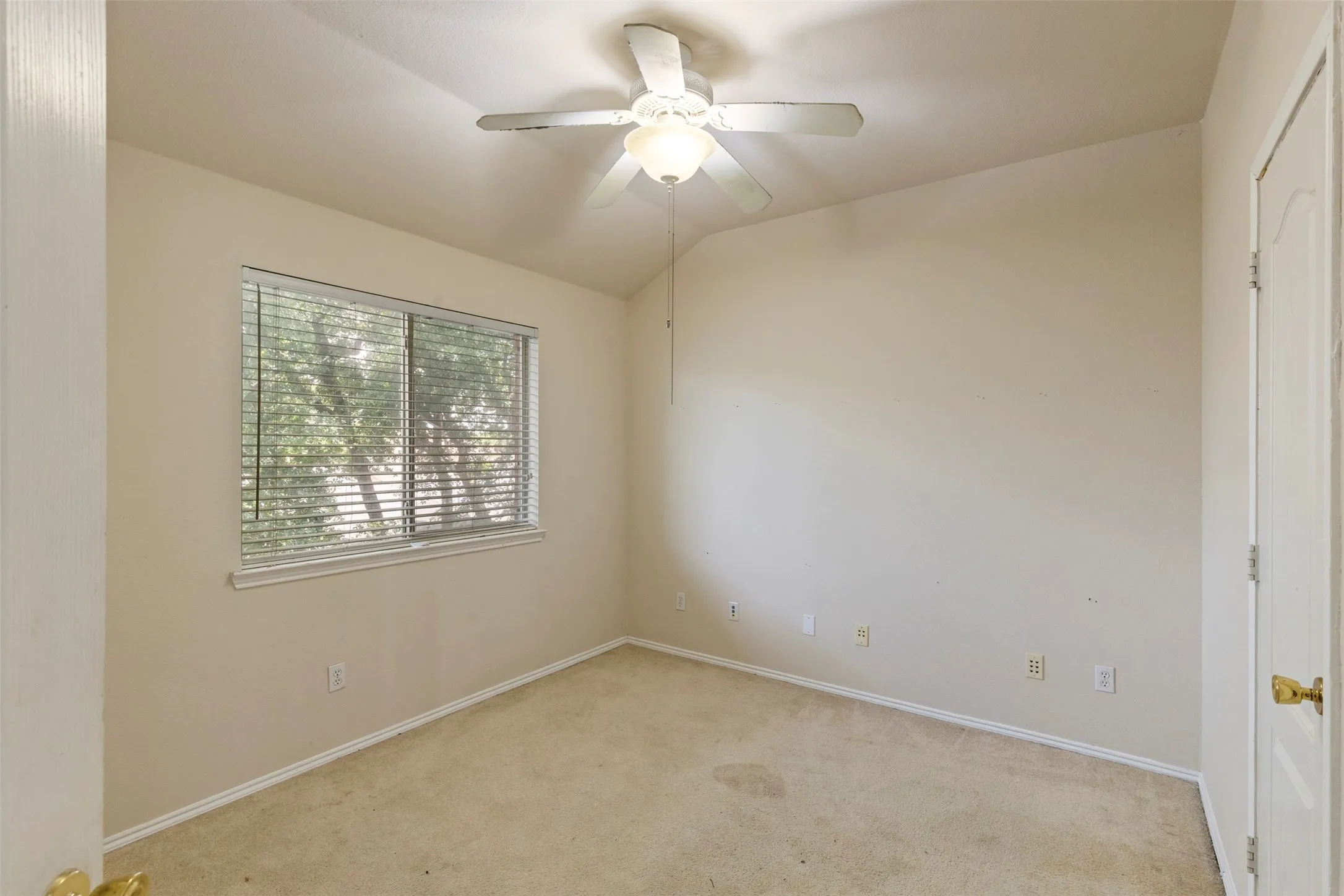 Single Family Residence For Sale in Tarrant County , 903 Summerbrook Drive, Euless, Texas 76040, 4 Bedroom, 3 Bathroom, 2 Garage spaces, 2,281 Sqft, built in 2000, Price $385,000, mls#21305727, Real Estate Agent in Euless, Homes For Sale in Tarrant county, Homes For Sale in Euless, Realtor in Euless Texas, Real Estate Brokerage Independent Realty Texas, Luminita Cordes Realtor