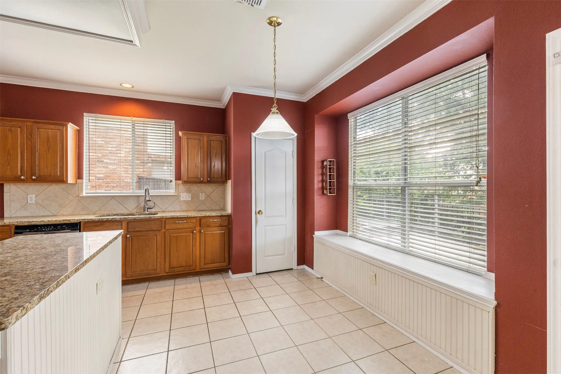 Single Family Residence For Sale in Tarrant County , 903 Summerbrook Drive, Euless, Texas 76040, 4 Bedroom, 3 Bathroom, 2 Garage spaces, 2,281 Sqft, built in 2000, Price $385,000, mls#21305727, Real Estate Agent in Euless, Homes For Sale in Tarrant county, Homes For Sale in Euless, Realtor in Euless Texas, Real Estate Brokerage Independent Realty Texas, Luminita Cordes Realtor