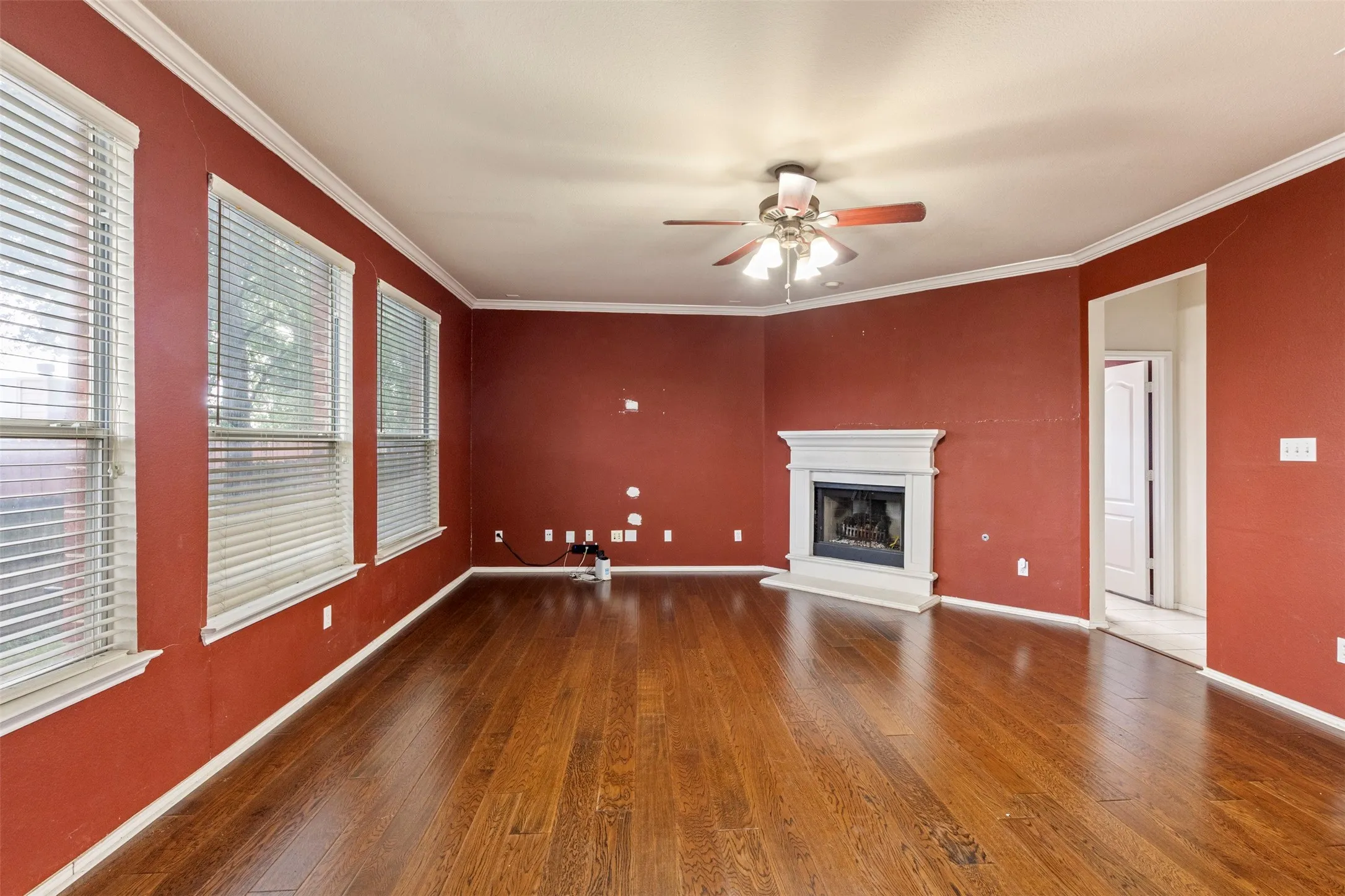 Single Family Residence For Sale in Tarrant County , 903 Summerbrook Drive, Euless, Texas 76040, 4 Bedroom, 3 Bathroom, 2 Garage spaces, 2,281 Sqft, built in 2000, Price $385,000, mls#21305727, Real Estate Agent in Euless, Homes For Sale in Tarrant county, Homes For Sale in Euless, Realtor in Euless Texas, Real Estate Brokerage Independent Realty Texas, Luminita Cordes Realtor