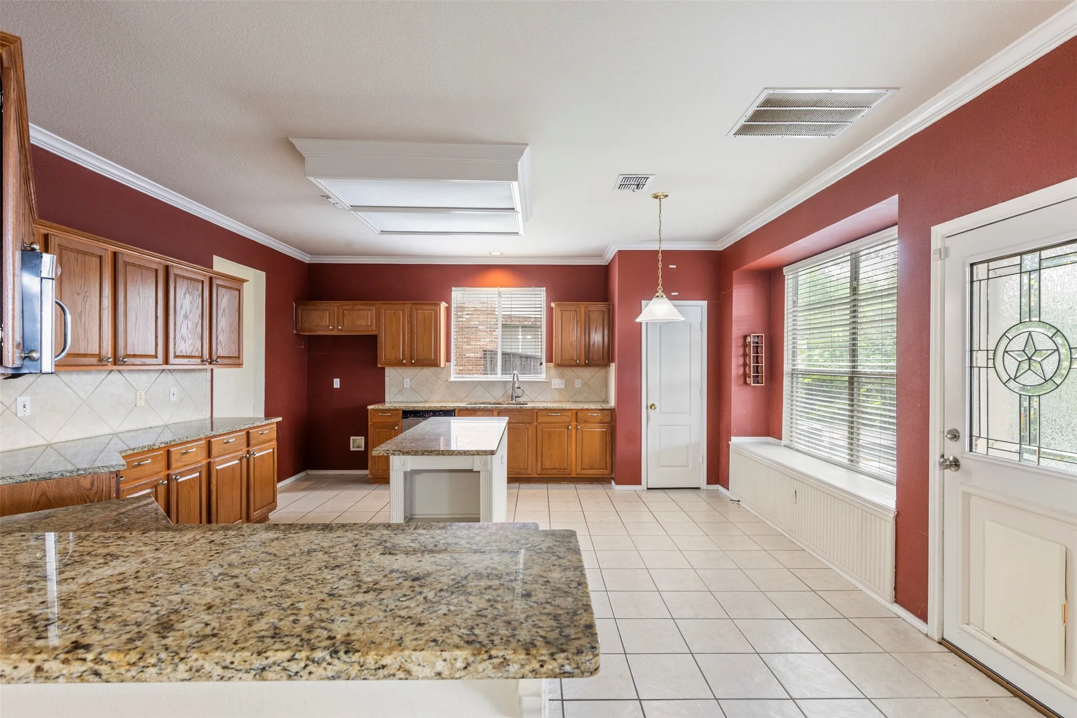 Single Family Residence For Sale in Tarrant County , 903 Summerbrook Drive, Euless, Texas 76040, 4 Bedroom, 3 Bathroom, 2 Garage spaces, 2,281 Sqft, built in 2000, Price $385,000, mls#21305727, Real Estate Agent in Euless, Homes For Sale in Tarrant county, Homes For Sale in Euless, Realtor in Euless Texas, Real Estate Brokerage Independent Realty Texas, Luminita Cordes Realtor