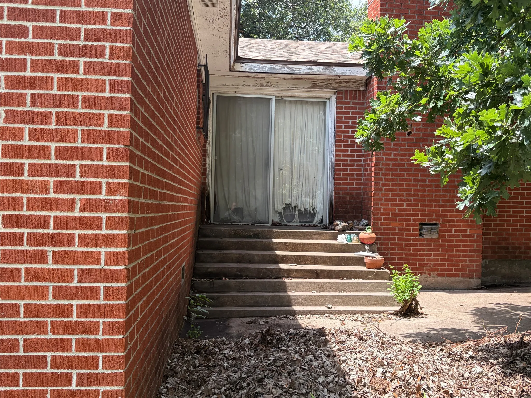 Single Family Residence For Sale in Tarrant County , 4121 Shannon Drive, Fort Worth, Texas 76116, 3 Bedrooms, 2 Bathrooms, 2 Garage spaces, 1,778 Sqft, built in 1956, Price $324,999, mls#21306079, Real Estate Agent in Fort Worth, Homes For Sale in Tarrant county, Homes For Sale in Fort Worth, Realtor in Fort Worth Texas, Real Estate Brokerage Independent Realty Texas, Luminita Cordes Realtor