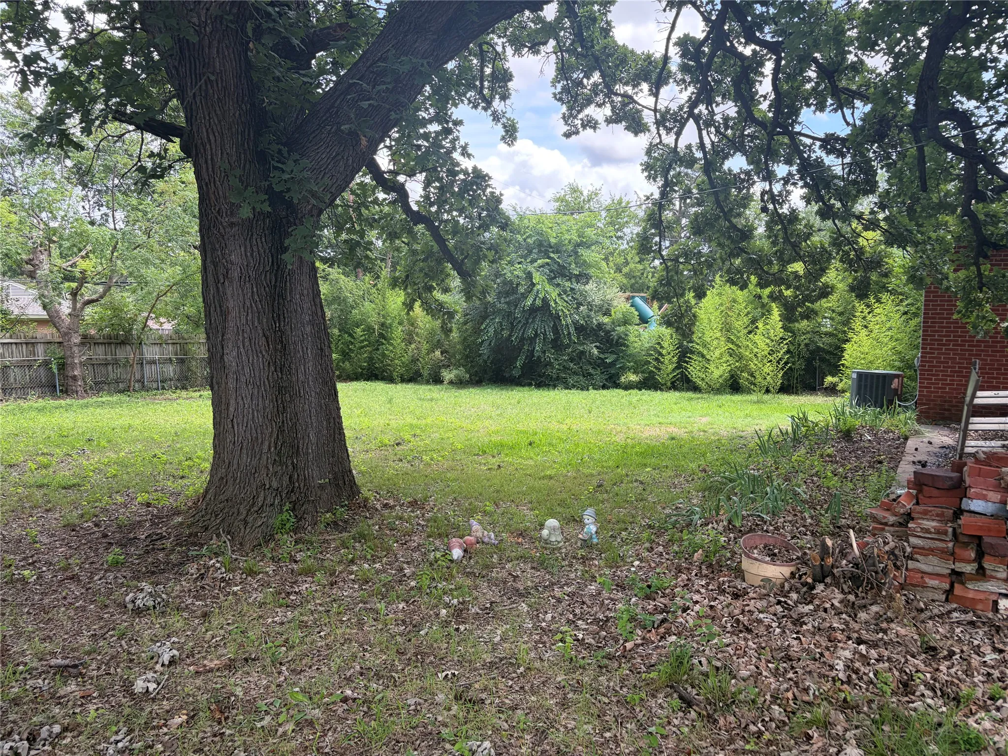 Single Family Residence For Sale in Tarrant County , 4121 Shannon Drive, Fort Worth, Texas 76116, 3 Bedrooms, 2 Bathrooms, 2 Garage spaces, 1,778 Sqft, built in 1956, Price $324,999, mls#21306079, Real Estate Agent in Fort Worth, Homes For Sale in Tarrant county, Homes For Sale in Fort Worth, Realtor in Fort Worth Texas, Real Estate Brokerage Independent Realty Texas, Luminita Cordes Realtor
