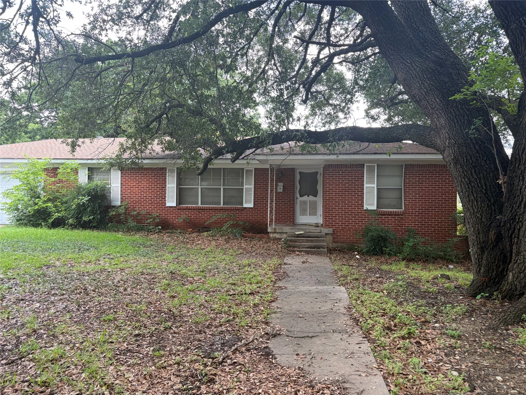 Single Family Residence For Sale in Tarrant County , 4121 Shannon Drive, Fort Worth, Texas 76116, 3 Bedrooms, 2 Bathrooms, 2 Garage spaces, 1,778 Sqft, built in 1956, Price $324,999, mls#21306079, Real Estate Agent in Fort Worth, Homes For Sale in Tarrant county, Homes For Sale in Fort Worth, Realtor in Fort Worth Texas, Real Estate Brokerage Independent Realty Texas, Luminita Cordes Realtor