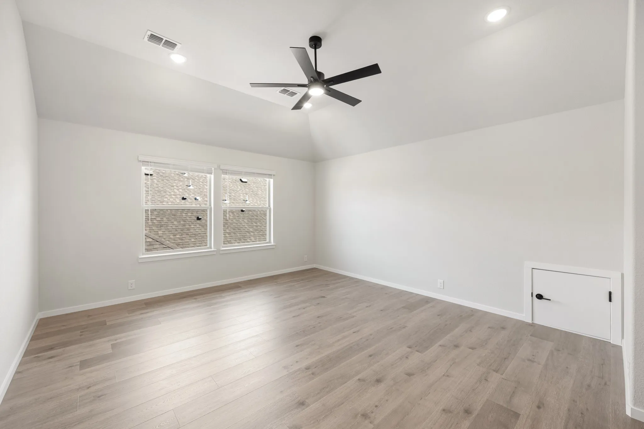 Single Family Residence For Sale in Ellis County , 938 Cardinal Drive, Midlothian, Texas 76065, 4 Bedroom, 4 Bathroom, 2 Garage spaces, 3,478 Sqft, built in 2026, mls#21306125, Real Estate Agent in Midlothian, Homes For Sale in Ellis county, Homes For Sale in Midlothian, Realtor in Midlothian Texas, Real Estate Brokerage Independent Realty Texas, Luminita Cordes Realtor