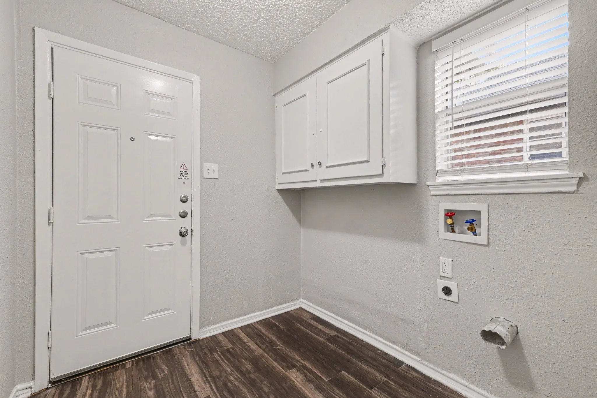 Single Family Residence For Sale in Dallas County , 1702 Yorkshire Drive, Richardson, Texas 75082, 4 Bedroom, 3 Bathroom, 2 Garage spaces, 2,298 Sqft, built in 1975, mls#21305860, Real Estate Agent in Richardson, Homes For Sale in Dallas county, Homes For Sale in Richardson, Realtor in Richardson Texas, Real Estate Brokerage Independent Realty Texas, Luminita Cordes Realtor