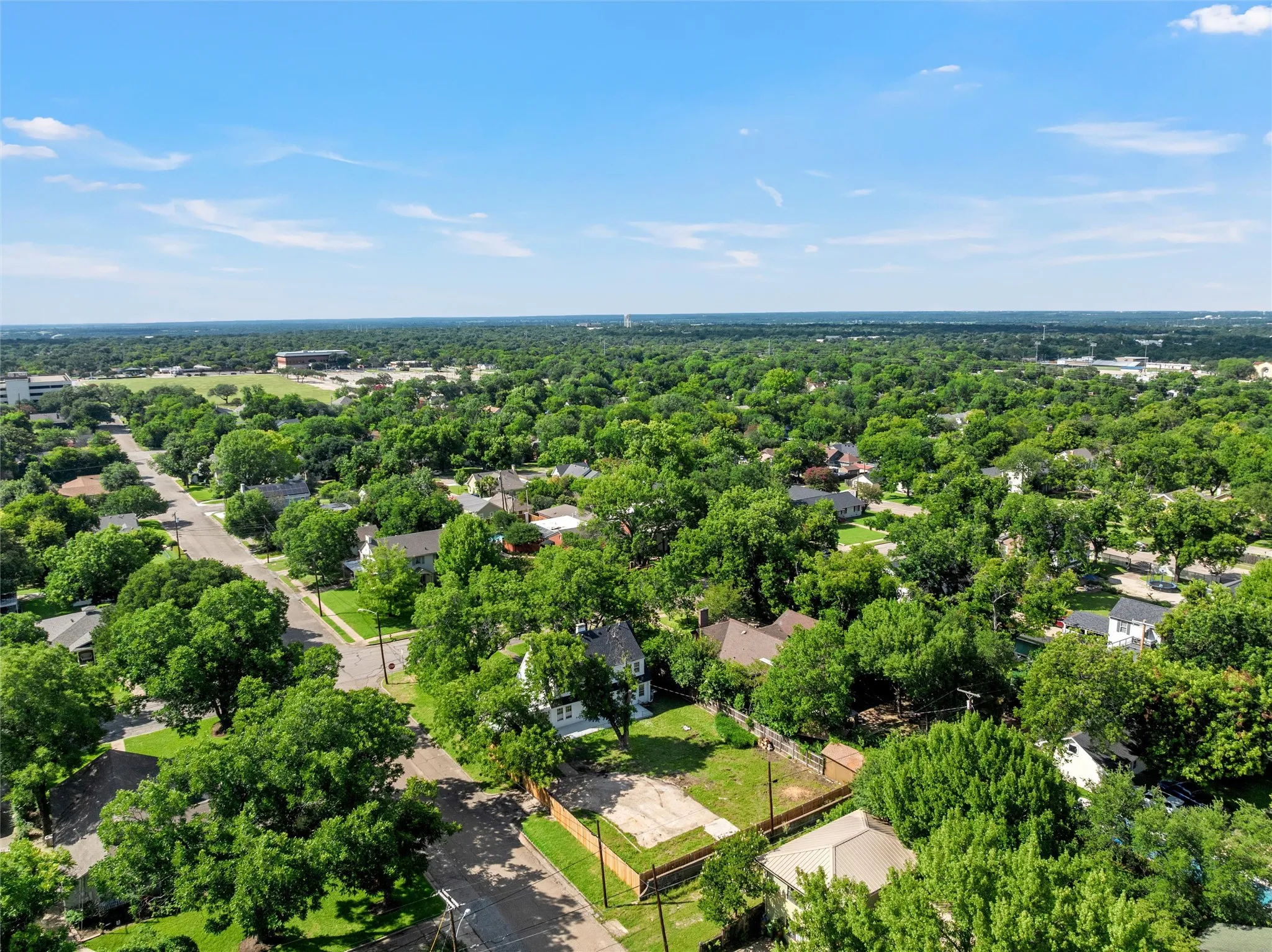Single Family Residence For Sale in Mc Lennan County , 3028 Cumberland Avenue, Waco, Texas 76707, 4 Bedroom, 3 Bathroom, Garage spaces, 2,376 Sqft, built in 1933, mls#21305682, Real Estate Agent in Waco, Homes For Sale in Mc Lennan county, Homes For Sale in Waco, Realtor in Waco Texas, Real Estate Brokerage Independent Realty Texas, Luminita Cordes Realtor