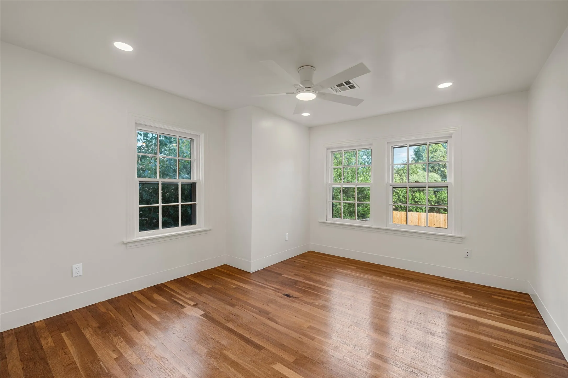 Single Family Residence For Sale in Mc Lennan County , 3028 Cumberland Avenue, Waco, Texas 76707, 4 Bedroom, 3 Bathroom, Garage spaces, 2,376 Sqft, built in 1933, mls#21305682, Real Estate Agent in Waco, Homes For Sale in Mc Lennan county, Homes For Sale in Waco, Realtor in Waco Texas, Real Estate Brokerage Independent Realty Texas, Luminita Cordes Realtor