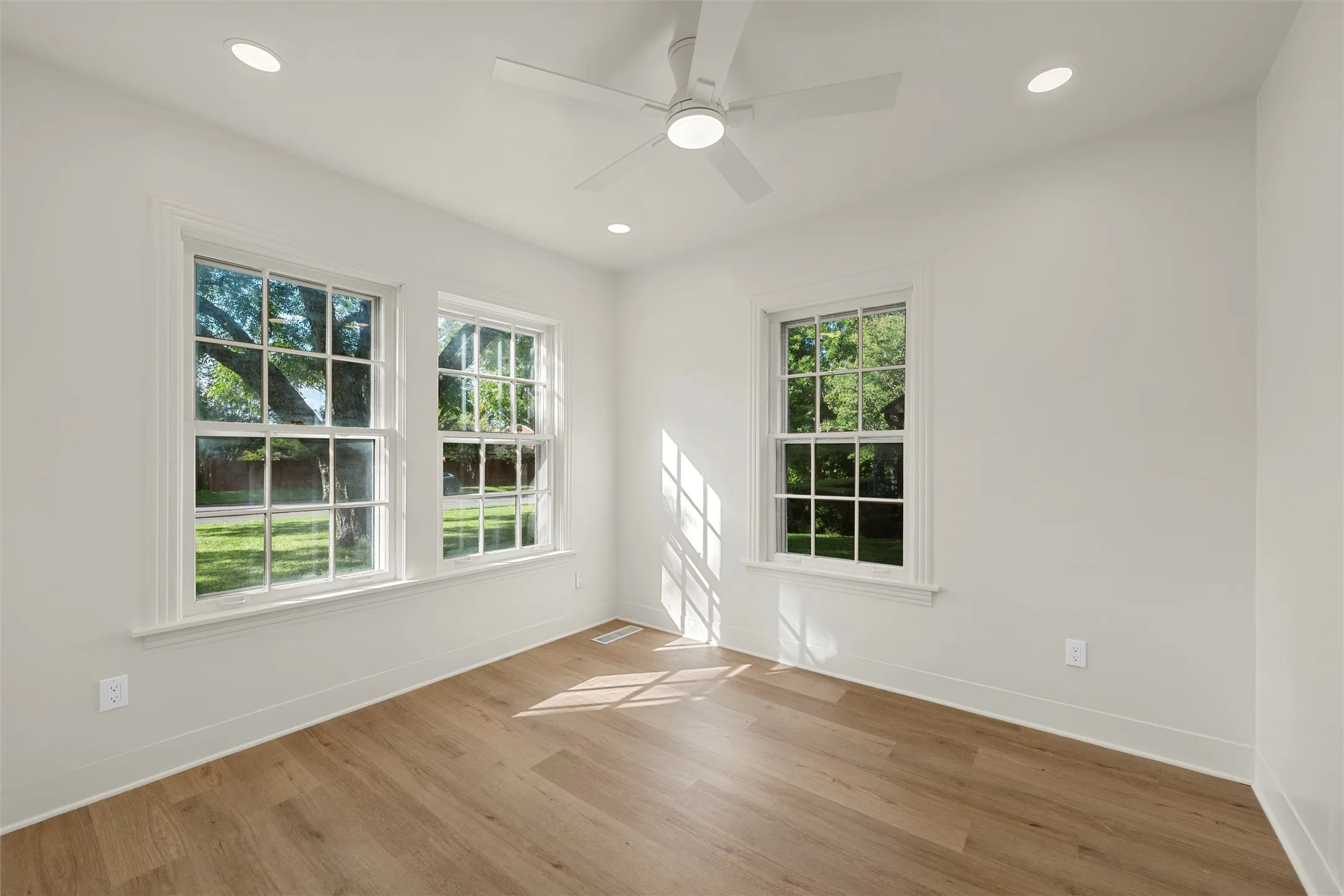 Single Family Residence For Sale in Mc Lennan County , 3028 Cumberland Avenue, Waco, Texas 76707, 4 Bedroom, 3 Bathroom, Garage spaces, 2,376 Sqft, built in 1933, mls#21305682, Real Estate Agent in Waco, Homes For Sale in Mc Lennan county, Homes For Sale in Waco, Realtor in Waco Texas, Real Estate Brokerage Independent Realty Texas, Luminita Cordes Realtor
