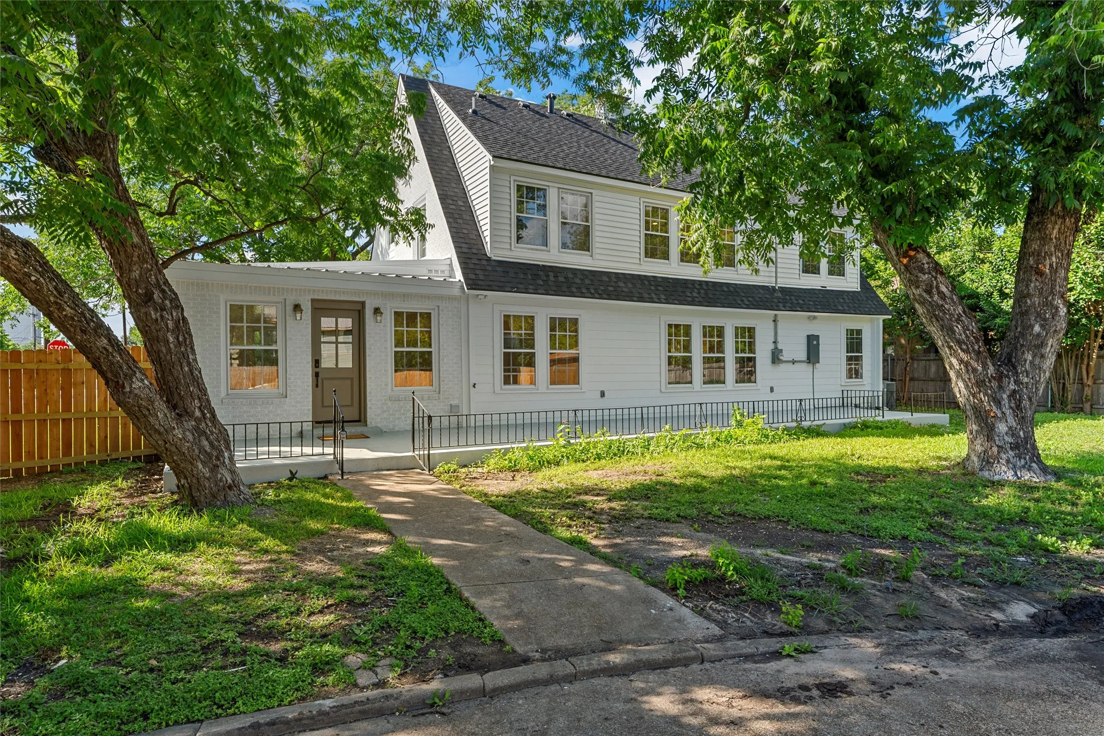 Single Family Residence For Sale in Mc Lennan County , 3028 Cumberland Avenue, Waco, Texas 76707, 4 Bedroom, 3 Bathroom, Garage spaces, 2,376 Sqft, built in 1933, mls#21305682, Real Estate Agent in Waco, Homes For Sale in Mc Lennan county, Homes For Sale in Waco, Realtor in Waco Texas, Real Estate Brokerage Independent Realty Texas, Luminita Cordes Realtor