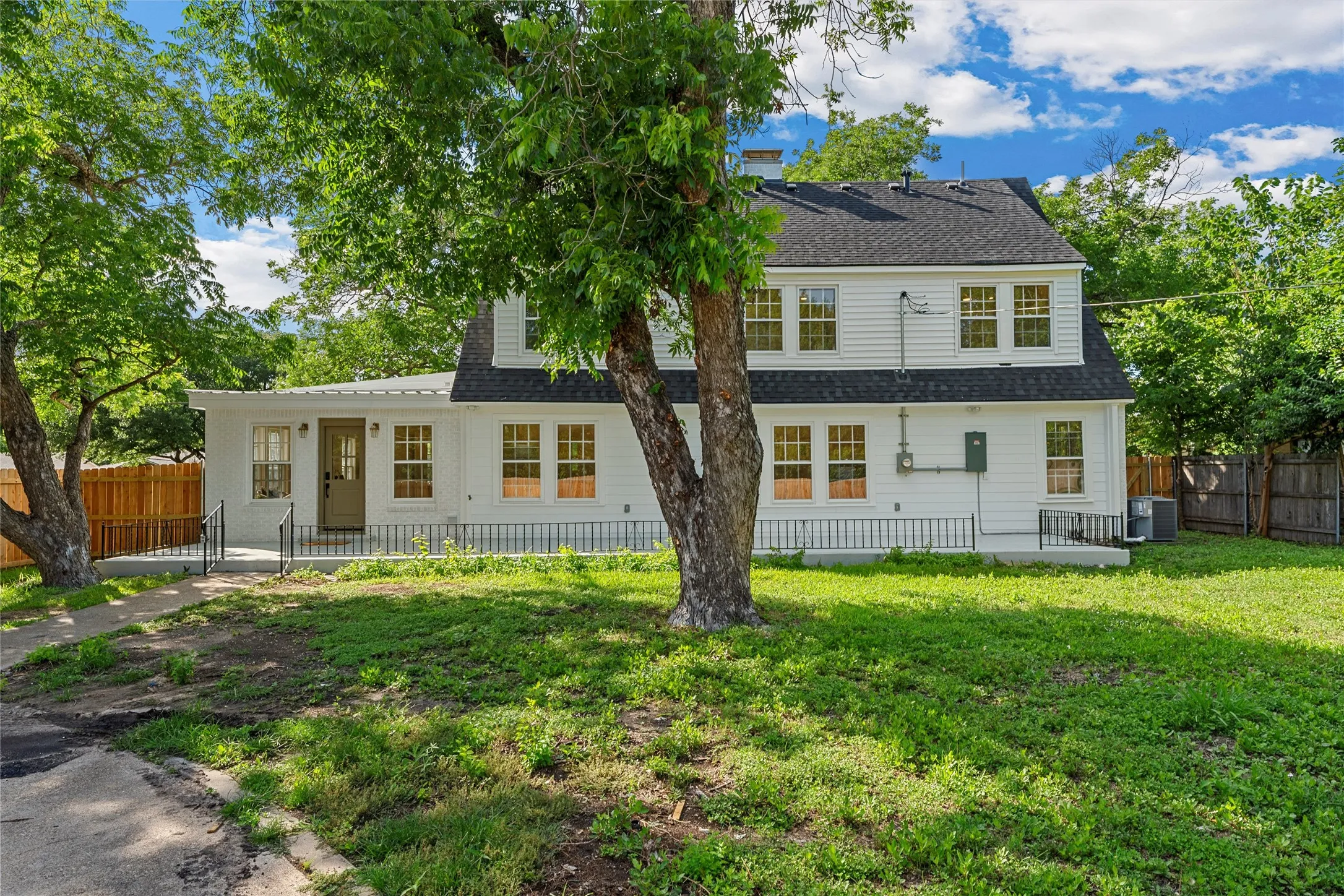 Single Family Residence For Sale in Mc Lennan County , 3028 Cumberland Avenue, Waco, Texas 76707, 4 Bedroom, 3 Bathroom, Garage spaces, 2,376 Sqft, built in 1933, mls#21305682, Real Estate Agent in Waco, Homes For Sale in Mc Lennan county, Homes For Sale in Waco, Realtor in Waco Texas, Real Estate Brokerage Independent Realty Texas, Luminita Cordes Realtor