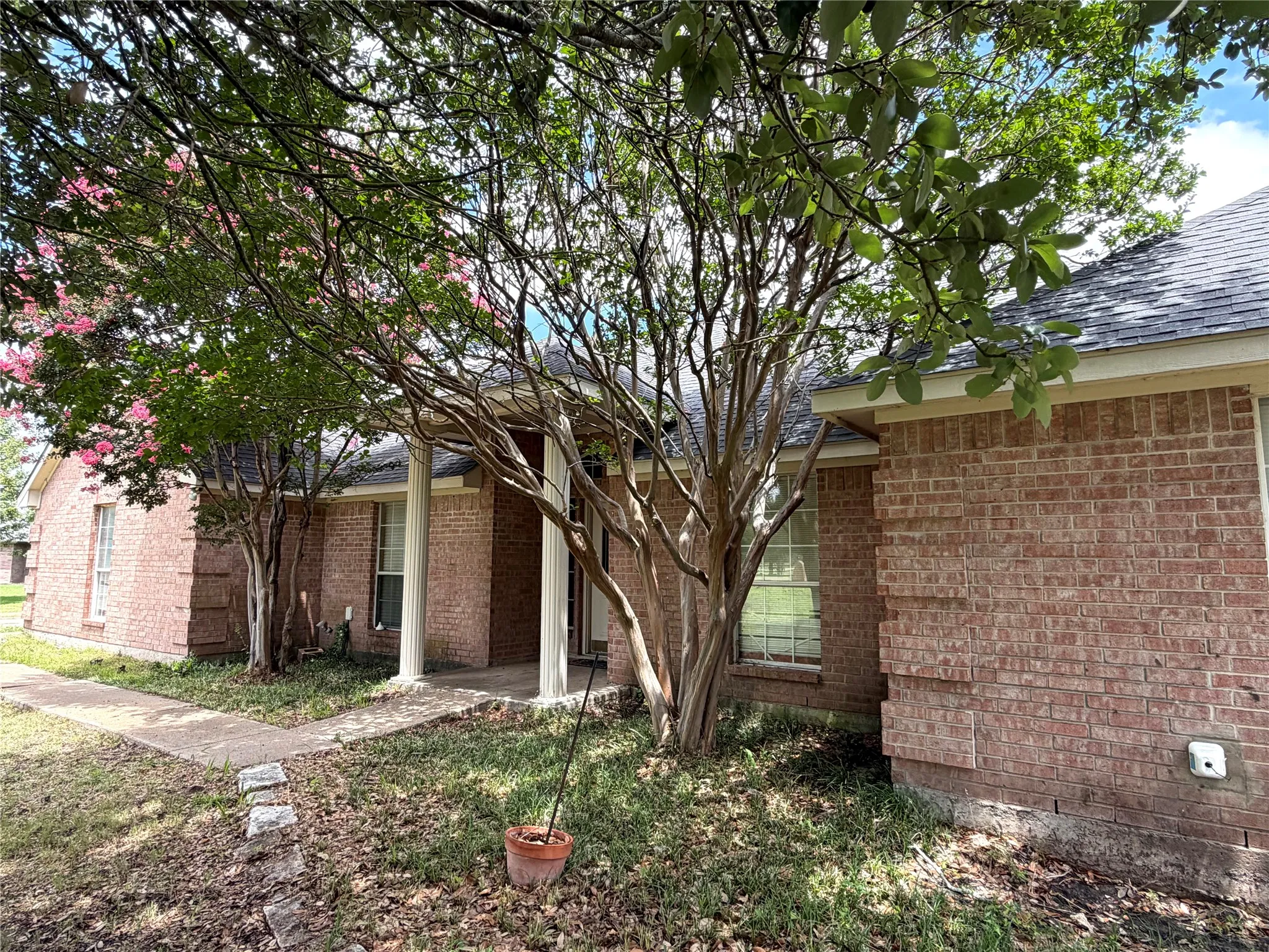 Single Family Residence For Sale in Collin County , 610 Cross Fence Drive, Lowry Crossing, Texas 75069, 4 Bedroom, 2 Bathroom, 2 Garage spaces, 1,946 Sqft, built in 1998, Price $600,000, mls#21304075, Real Estate Agent in Lowry Crossing, Homes For Sale in Collin county, Homes For Sale in Lowry Crossing, Realtor in Lowry Crossing Texas, Real Estate Brokerage Independent Realty Texas, Luminita Cordes Realtor