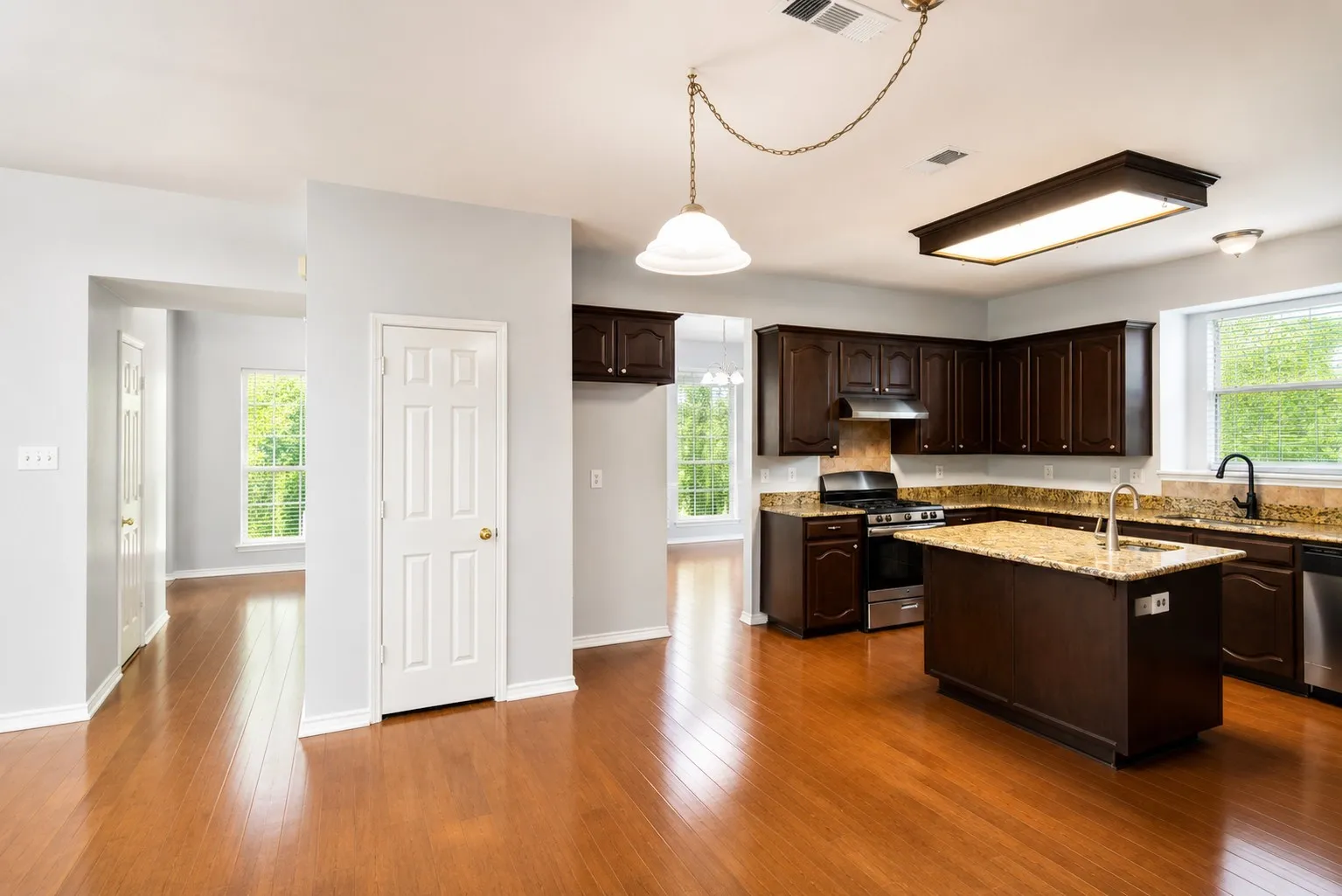Single Family Residence For Rent in Collin County , 7879 Tournament Road, Frisco, Texas 75035, 3 Bedroom, 3 Bathroom, 2 Garage spaces, 2,289 Sqft, built in 1993, mls#21306139, Real Estate Agent in Frisco, Homes For Rent in Collin county, Homes For Rent in Frisco, Realtor in Frisco Texas, Real Estate Brokerage Independent Realty Texas, Luminita Cordes Realtor