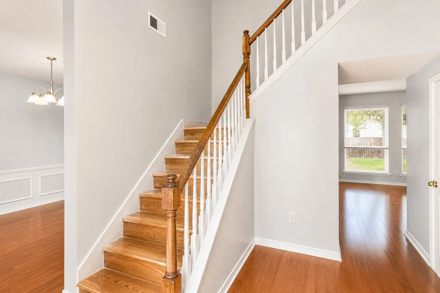 Single Family Residence For Rent in Collin County , 7879 Tournament Road, Frisco, Texas 75035, 3 Bedroom, 3 Bathroom, 2 Garage spaces, 2,289 Sqft, built in 1993, mls#21306139, Real Estate Agent in Frisco, Homes For Rent in Collin county, Homes For Rent in Frisco, Realtor in Frisco Texas, Real Estate Brokerage Independent Realty Texas, Luminita Cordes Realtor