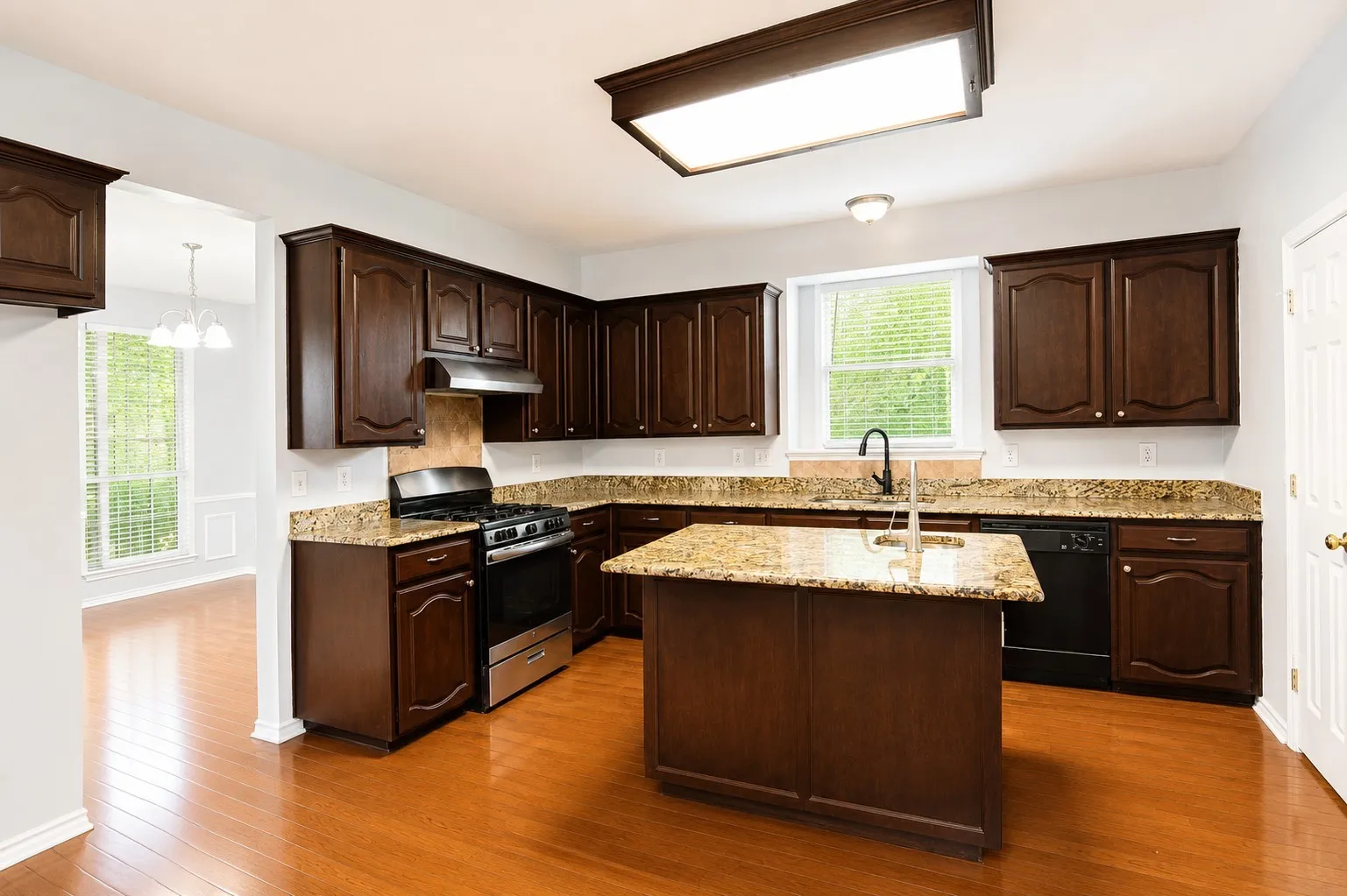 Single Family Residence For Rent in Collin County , 7879 Tournament Road, Frisco, Texas 75035, 3 Bedroom, 3 Bathroom, 2 Garage spaces, 2,289 Sqft, built in 1993, mls#21306139, Real Estate Agent in Frisco, Homes For Rent in Collin county, Homes For Rent in Frisco, Realtor in Frisco Texas, Real Estate Brokerage Independent Realty Texas, Luminita Cordes Realtor