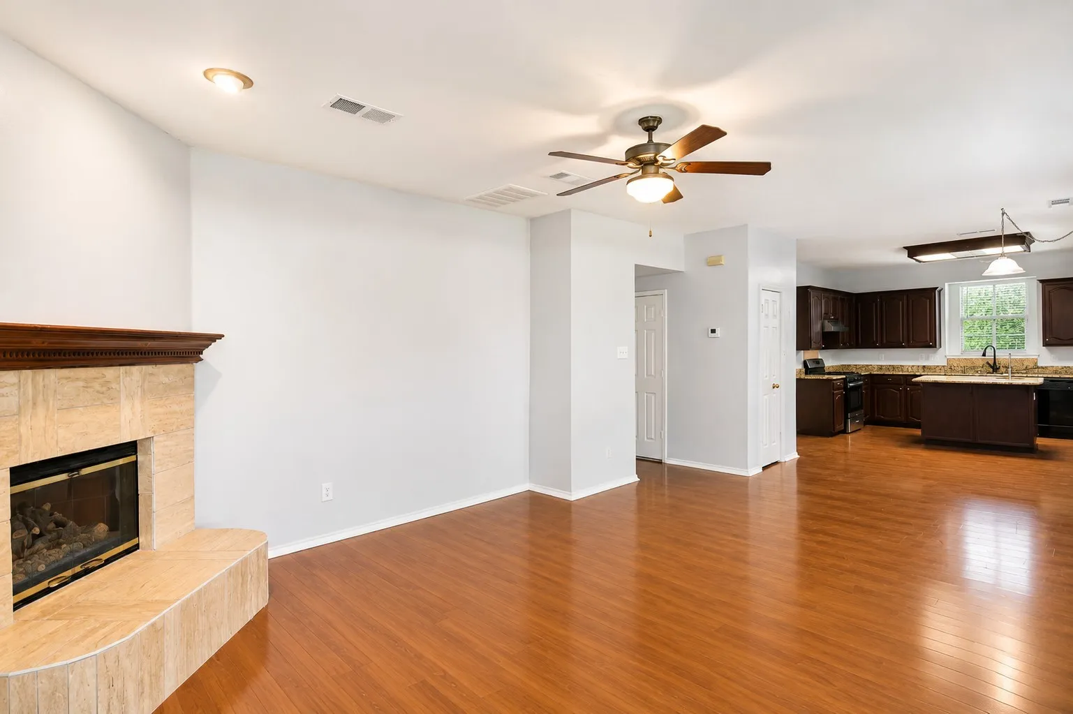 Single Family Residence For Rent in Collin County , 7879 Tournament Road, Frisco, Texas 75035, 3 Bedroom, 3 Bathroom, 2 Garage spaces, 2,289 Sqft, built in 1993, mls#21306139, Real Estate Agent in Frisco, Homes For Rent in Collin county, Homes For Rent in Frisco, Realtor in Frisco Texas, Real Estate Brokerage Independent Realty Texas, Luminita Cordes Realtor