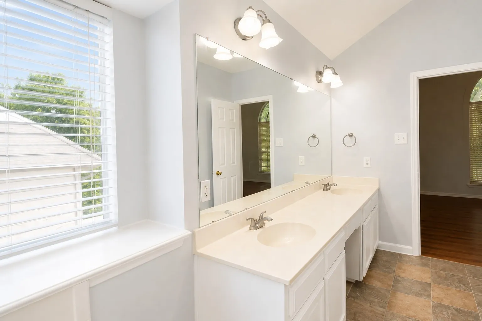 Single Family Residence For Rent in Collin County , 7879 Tournament Road, Frisco, Texas 75035, 3 Bedroom, 3 Bathroom, 2 Garage spaces, 2,289 Sqft, built in 1993, mls#21306139, Real Estate Agent in Frisco, Homes For Rent in Collin county, Homes For Rent in Frisco, Realtor in Frisco Texas, Real Estate Brokerage Independent Realty Texas, Luminita Cordes Realtor