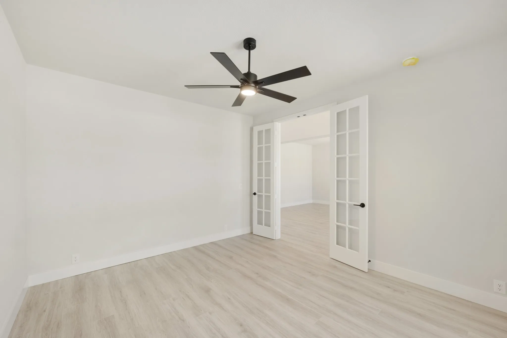 Single Family Residence For Sale in Ellis County , 930 Cardinal Drive, Midlothian, Texas 76065, 5 Bedroom, 4 Bathroom, 2 Garage spaces, 3,696 Sqft, built in 2026, mls#21306141, Real Estate Agent in Midlothian, Homes For Sale in Ellis county, Homes For Sale in Midlothian, Realtor in Midlothian Texas, Real Estate Brokerage Independent Realty Texas, Luminita Cordes Realtor
