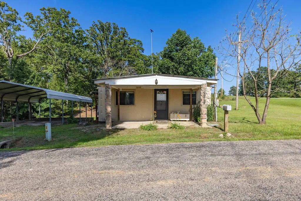 Single Family Residence For Sale in Franklin (TX) County , 102 Sandy Main Road, Scroggins, Texas 75480, 1 Bedroom, 1 Bathroom, Garage spaces, 552 Sqft, built in 2011, mls#21304579, Real Estate Agent in Scroggins, Homes For Sale in Franklin (TX) county, Homes For Sale in Scroggins, Realtor in Scroggins Texas, Real Estate Brokerage Independent Realty Texas, Luminita Cordes Realtor