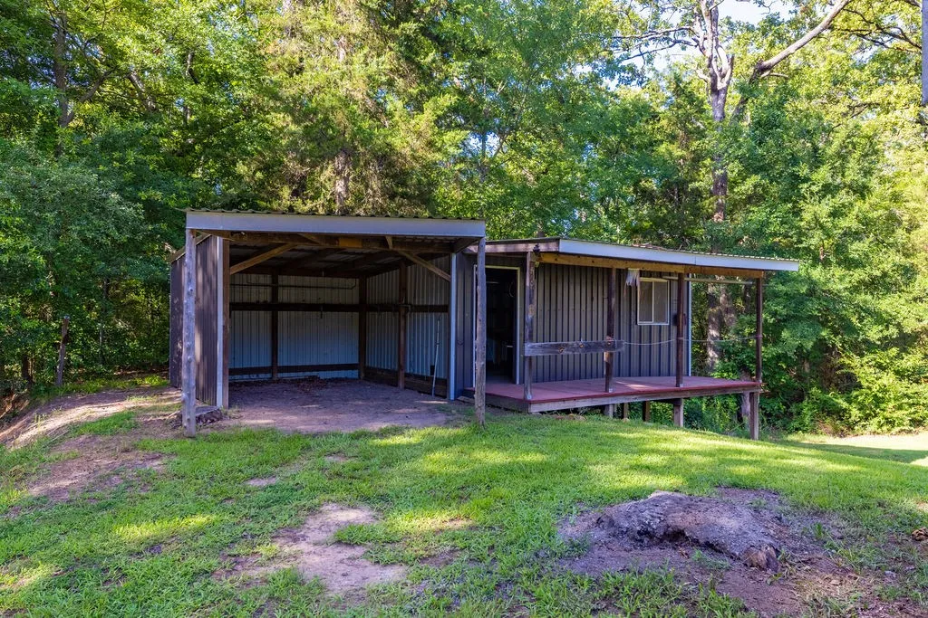 Single Family Residence For Sale in Franklin (TX) County , 102 Sandy Main Road, Scroggins, Texas 75480, 1 Bedroom, 1 Bathroom, Garage spaces, 552 Sqft, built in 2011, mls#21304579, Real Estate Agent in Scroggins, Homes For Sale in Franklin (TX) county, Homes For Sale in Scroggins, Realtor in Scroggins Texas, Real Estate Brokerage Independent Realty Texas, Luminita Cordes Realtor