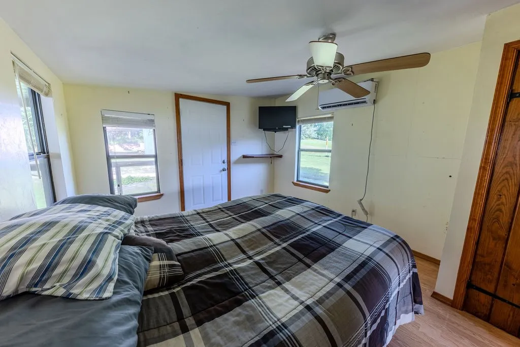 Single Family Residence For Sale in Franklin (TX) County , 102 Sandy Main Road, Scroggins, Texas 75480, 1 Bedroom, 1 Bathroom, Garage spaces, 552 Sqft, built in 2011, mls#21304579, Real Estate Agent in Scroggins, Homes For Sale in Franklin (TX) county, Homes For Sale in Scroggins, Realtor in Scroggins Texas, Real Estate Brokerage Independent Realty Texas, Luminita Cordes Realtor