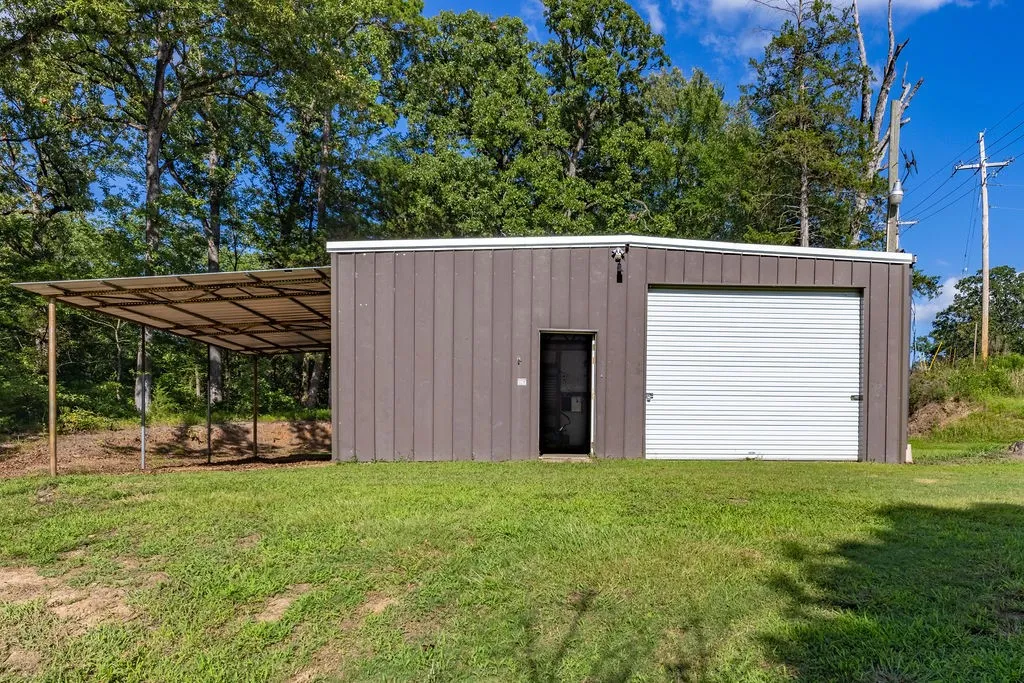 Single Family Residence For Sale in Franklin (TX) County , 102 Sandy Main Road, Scroggins, Texas 75480, 1 Bedroom, 1 Bathroom, Garage spaces, 552 Sqft, built in 2011, mls#21304579, Real Estate Agent in Scroggins, Homes For Sale in Franklin (TX) county, Homes For Sale in Scroggins, Realtor in Scroggins Texas, Real Estate Brokerage Independent Realty Texas, Luminita Cordes Realtor