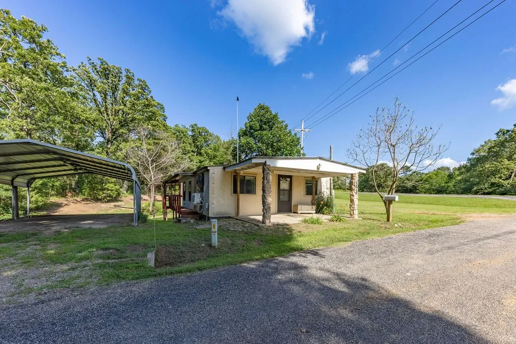 Single Family Residence For Sale in Franklin (TX) County , 102 Sandy Main Road, Scroggins, Texas 75480, 1 Bedroom, 1 Bathroom, Garage spaces, 552 Sqft, built in 2011, mls#21304579, Real Estate Agent in Scroggins, Homes For Sale in Franklin (TX) county, Homes For Sale in Scroggins, Realtor in Scroggins Texas, Real Estate Brokerage Independent Realty Texas, Luminita Cordes Realtor