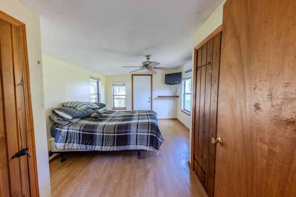 Single Family Residence For Sale in Franklin (TX) County , 102 Sandy Main Road, Scroggins, Texas 75480, 1 Bedroom, 1 Bathroom, Garage spaces, 552 Sqft, built in 2011, mls#21304579, Real Estate Agent in Scroggins, Homes For Sale in Franklin (TX) county, Homes For Sale in Scroggins, Realtor in Scroggins Texas, Real Estate Brokerage Independent Realty Texas, Luminita Cordes Realtor