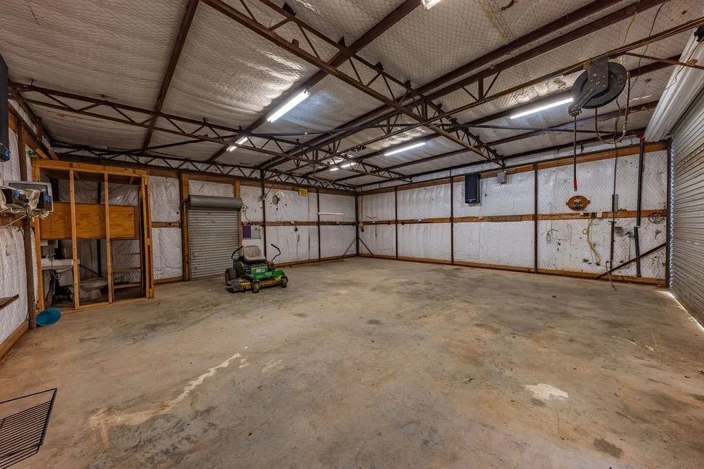 Single Family Residence For Sale in Franklin (TX) County , 102 Sandy Main Road, Scroggins, Texas 75480, 1 Bedroom, 1 Bathroom, Garage spaces, 552 Sqft, built in 2011, mls#21304579, Real Estate Agent in Scroggins, Homes For Sale in Franklin (TX) county, Homes For Sale in Scroggins, Realtor in Scroggins Texas, Real Estate Brokerage Independent Realty Texas, Luminita Cordes Realtor