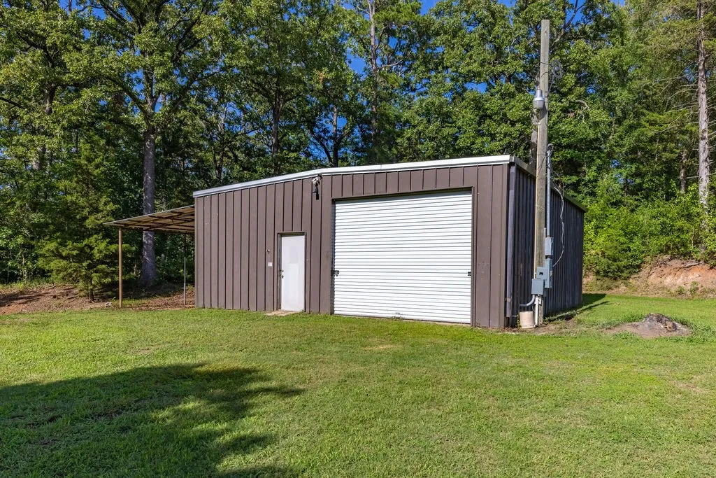 Single Family Residence For Sale in Franklin (TX) County , 102 Sandy Main Road, Scroggins, Texas 75480, 1 Bedroom, 1 Bathroom, Garage spaces, 552 Sqft, built in 2011, mls#21304579, Real Estate Agent in Scroggins, Homes For Sale in Franklin (TX) county, Homes For Sale in Scroggins, Realtor in Scroggins Texas, Real Estate Brokerage Independent Realty Texas, Luminita Cordes Realtor