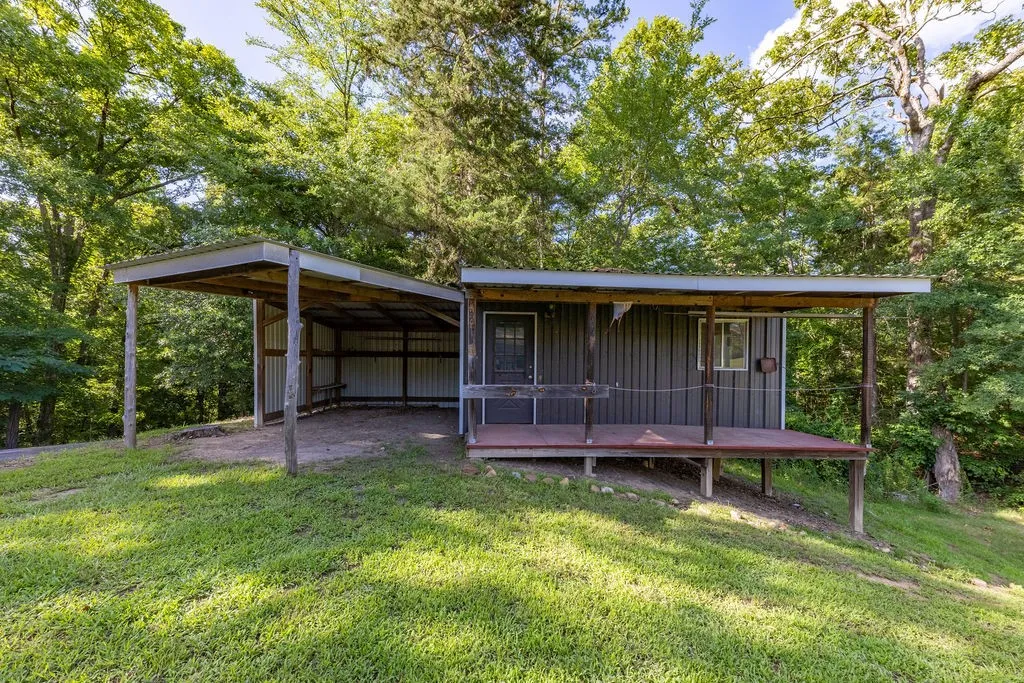 Single Family Residence For Sale in Franklin (TX) County , 102 Sandy Main Road, Scroggins, Texas 75480, 1 Bedroom, 1 Bathroom, Garage spaces, 552 Sqft, built in 2011, mls#21304579, Real Estate Agent in Scroggins, Homes For Sale in Franklin (TX) county, Homes For Sale in Scroggins, Realtor in Scroggins Texas, Real Estate Brokerage Independent Realty Texas, Luminita Cordes Realtor