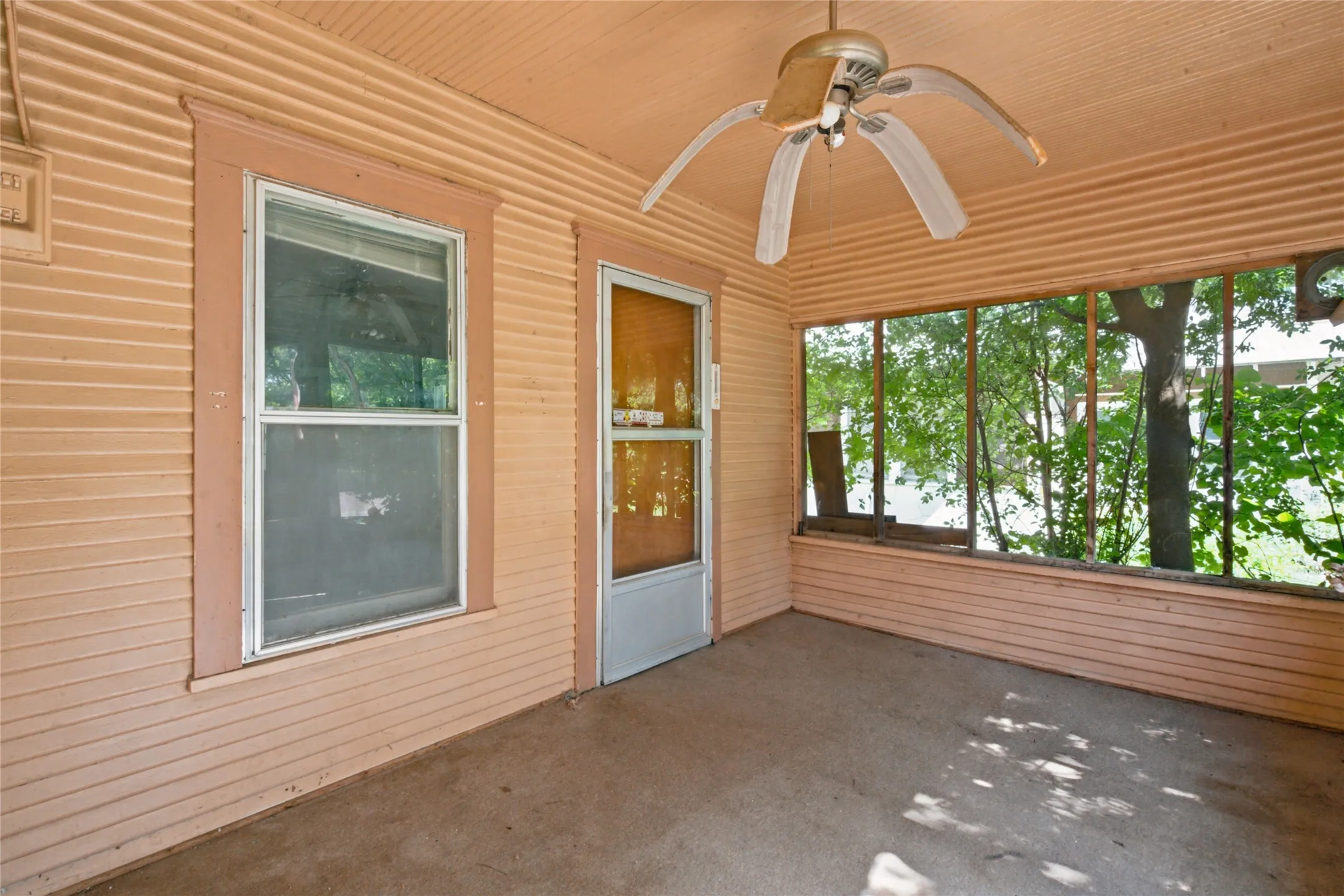 Single Family Residence For Sale in Eastland County , 1307 S Seaman Street, Eastland, Texas 76448, 3 Bedroom, 1 Bathroom, 2 Garage spaces, 1,473 Sqft, built in 1924, mls#21300441, Real Estate Agent in Eastland, Homes For Sale in Eastland county, Homes For Sale in Eastland, Realtor in Eastland Texas, Real Estate Brokerage Independent Realty Texas, Luminita Cordes Realtor