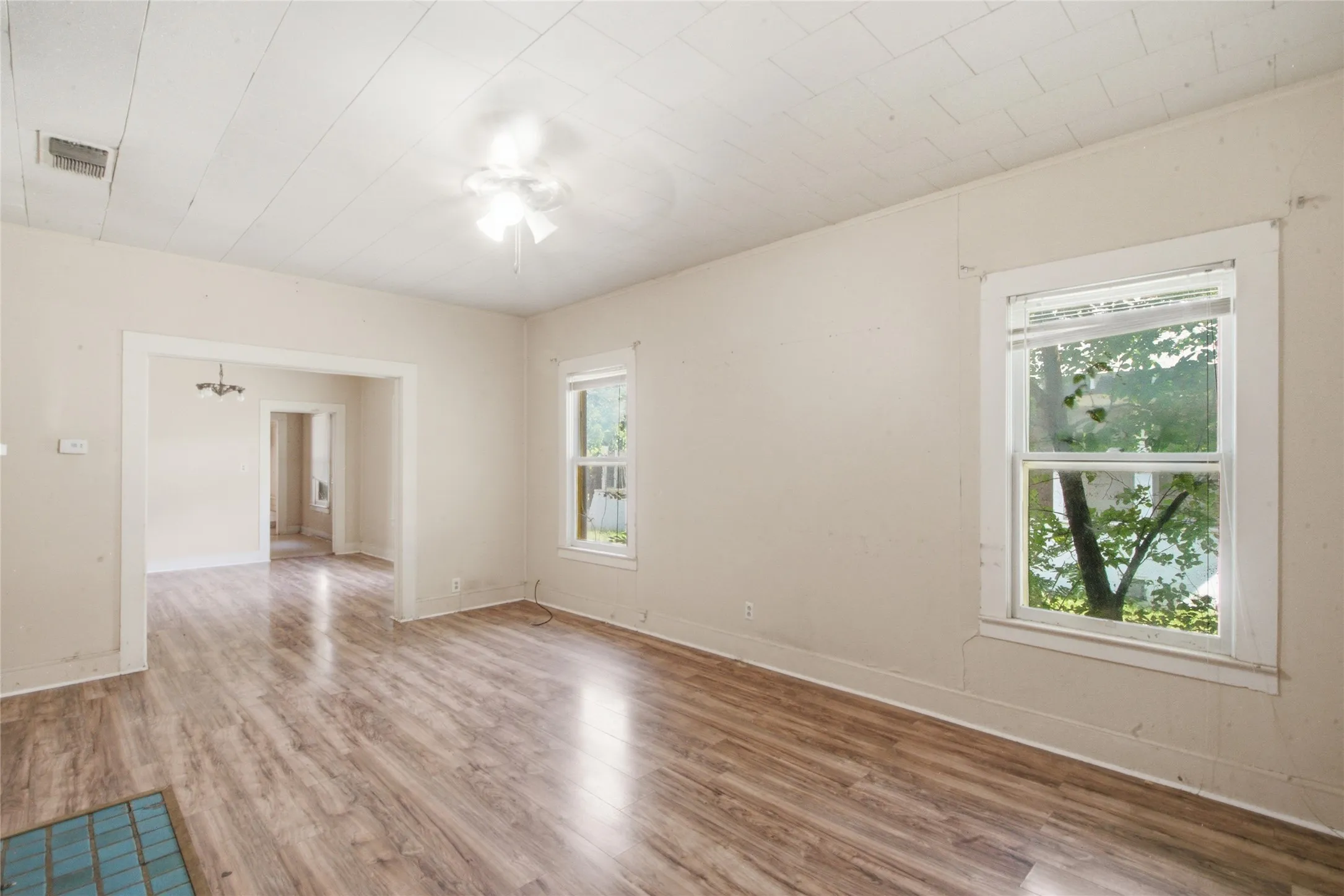 Single Family Residence For Sale in Eastland County , 1307 S Seaman Street, Eastland, Texas 76448, 3 Bedroom, 1 Bathroom, 2 Garage spaces, 1,473 Sqft, built in 1924, mls#21300441, Real Estate Agent in Eastland, Homes For Sale in Eastland county, Homes For Sale in Eastland, Realtor in Eastland Texas, Real Estate Brokerage Independent Realty Texas, Luminita Cordes Realtor