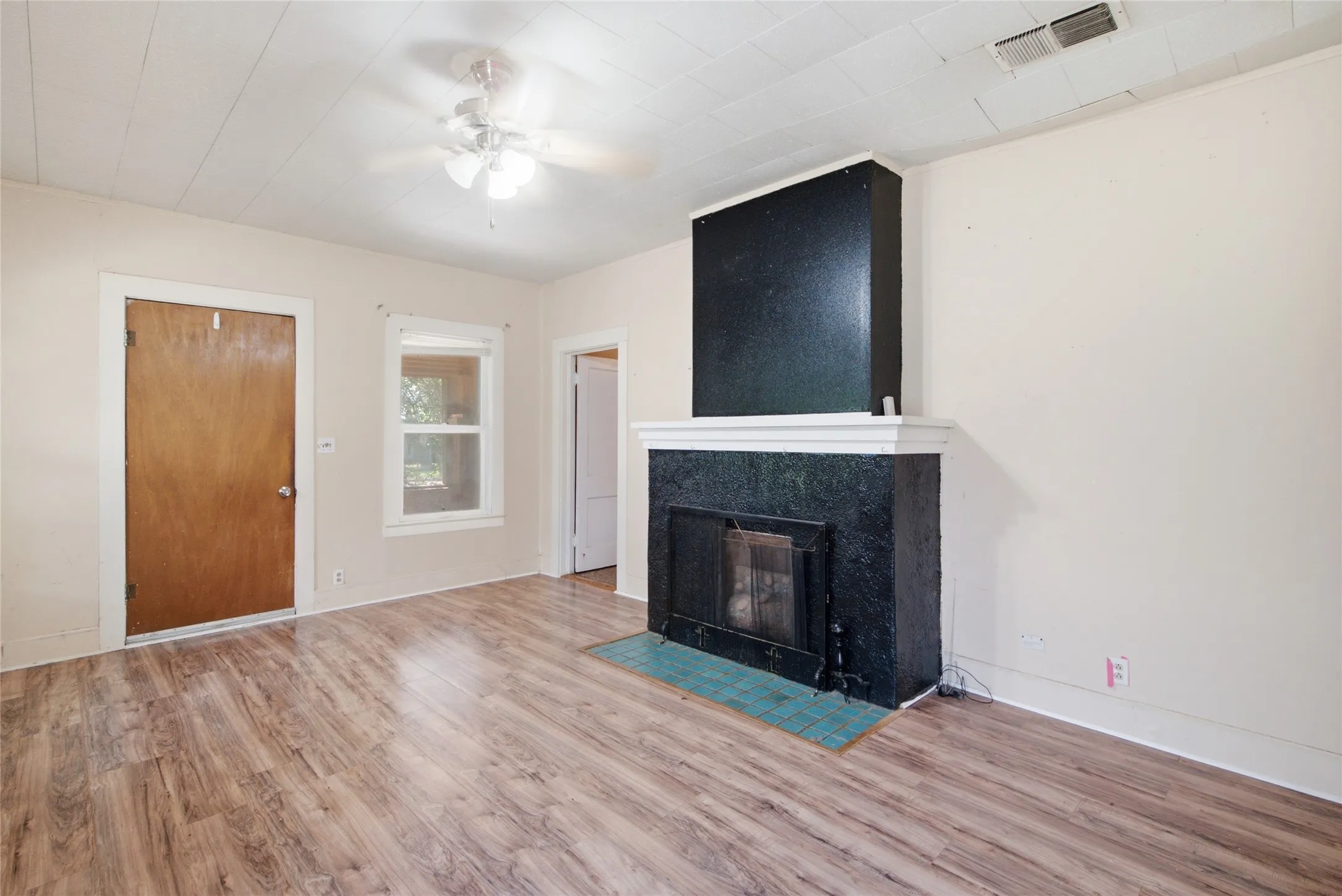 Single Family Residence For Sale in Eastland County , 1307 S Seaman Street, Eastland, Texas 76448, 3 Bedroom, 1 Bathroom, 2 Garage spaces, 1,473 Sqft, built in 1924, mls#21300441, Real Estate Agent in Eastland, Homes For Sale in Eastland county, Homes For Sale in Eastland, Realtor in Eastland Texas, Real Estate Brokerage Independent Realty Texas, Luminita Cordes Realtor