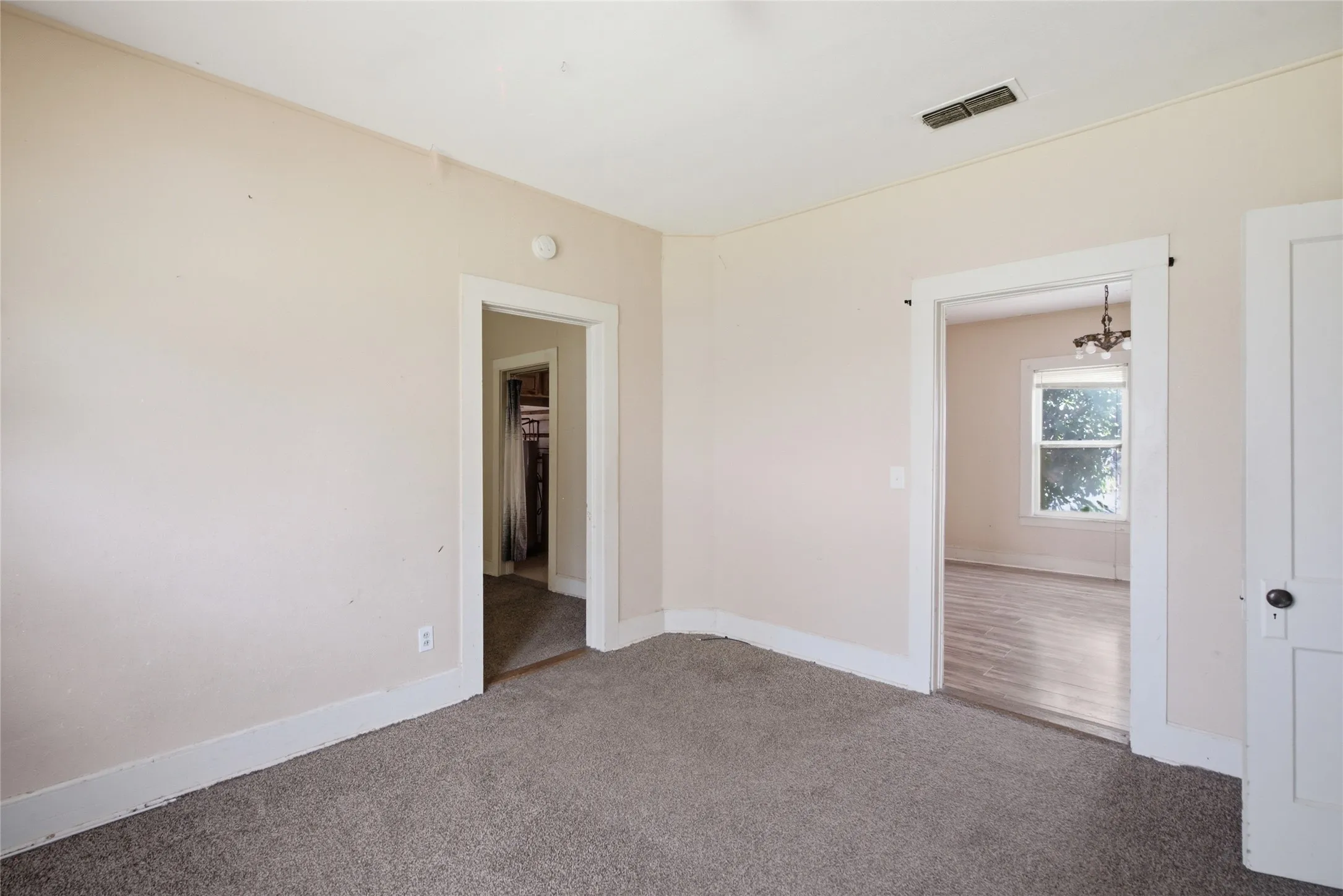 Single Family Residence For Sale in Eastland County , 1307 S Seaman Street, Eastland, Texas 76448, 3 Bedroom, 1 Bathroom, 2 Garage spaces, 1,473 Sqft, built in 1924, mls#21300441, Real Estate Agent in Eastland, Homes For Sale in Eastland county, Homes For Sale in Eastland, Realtor in Eastland Texas, Real Estate Brokerage Independent Realty Texas, Luminita Cordes Realtor