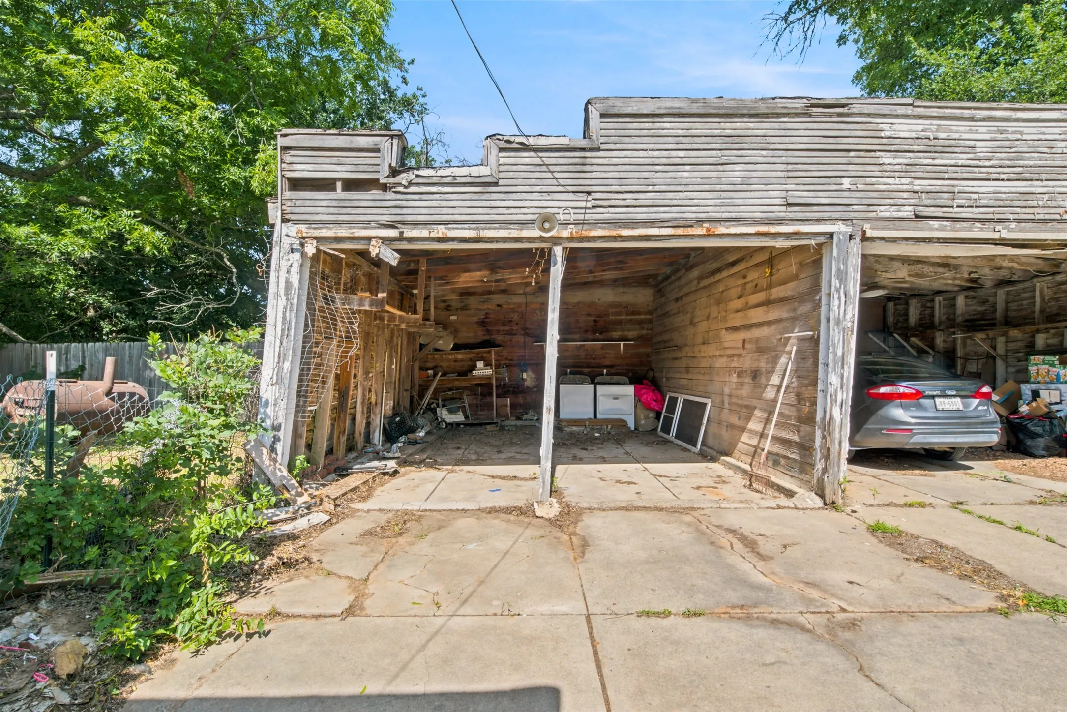 Single Family Residence For Sale in Eastland County , 1307 S Seaman Street, Eastland, Texas 76448, 3 Bedroom, 1 Bathroom, 2 Garage spaces, 1,473 Sqft, built in 1924, mls#21300441, Real Estate Agent in Eastland, Homes For Sale in Eastland county, Homes For Sale in Eastland, Realtor in Eastland Texas, Real Estate Brokerage Independent Realty Texas, Luminita Cordes Realtor